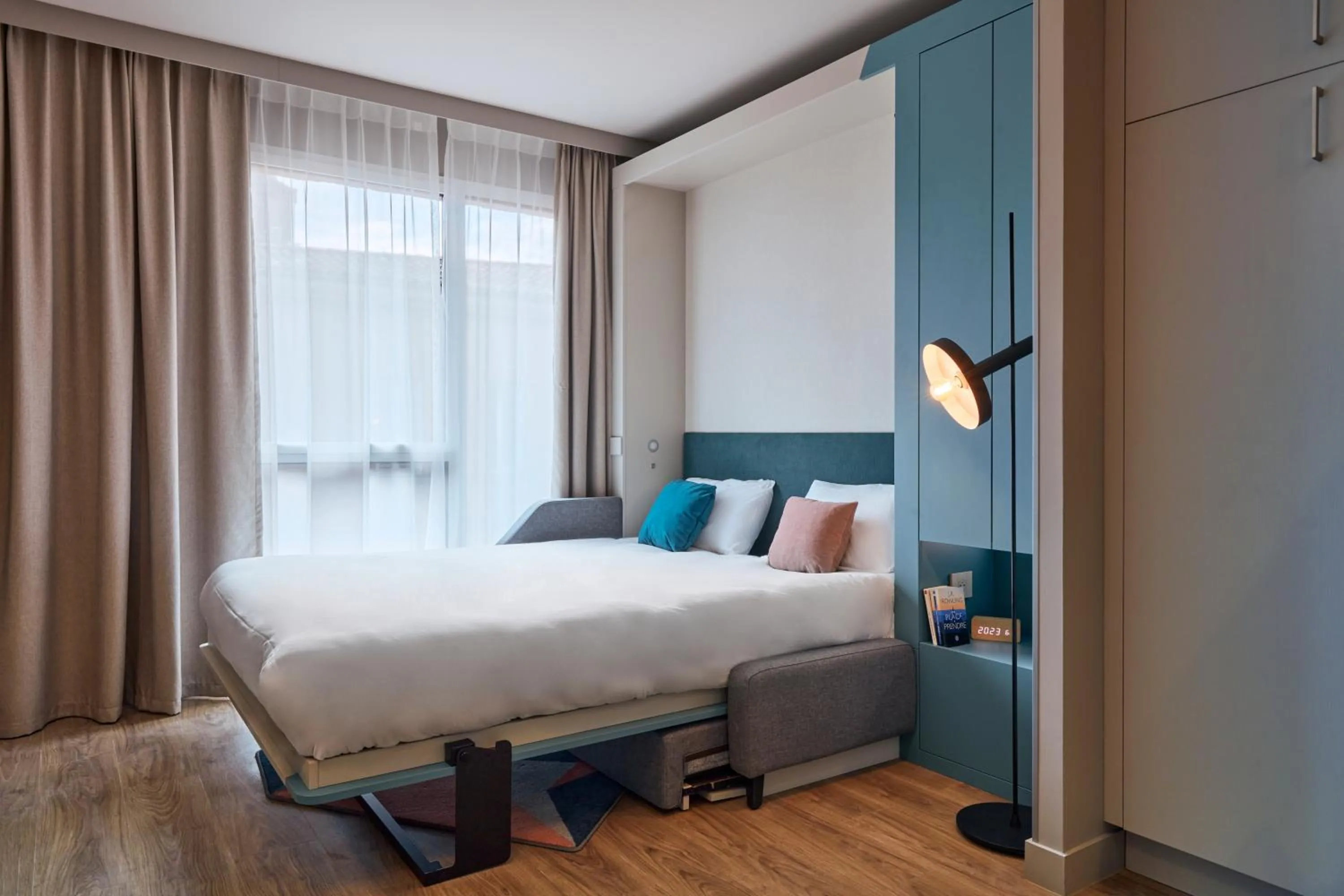 Photo of the whole room, Bed in Aparthotel Adagio Heidelberg