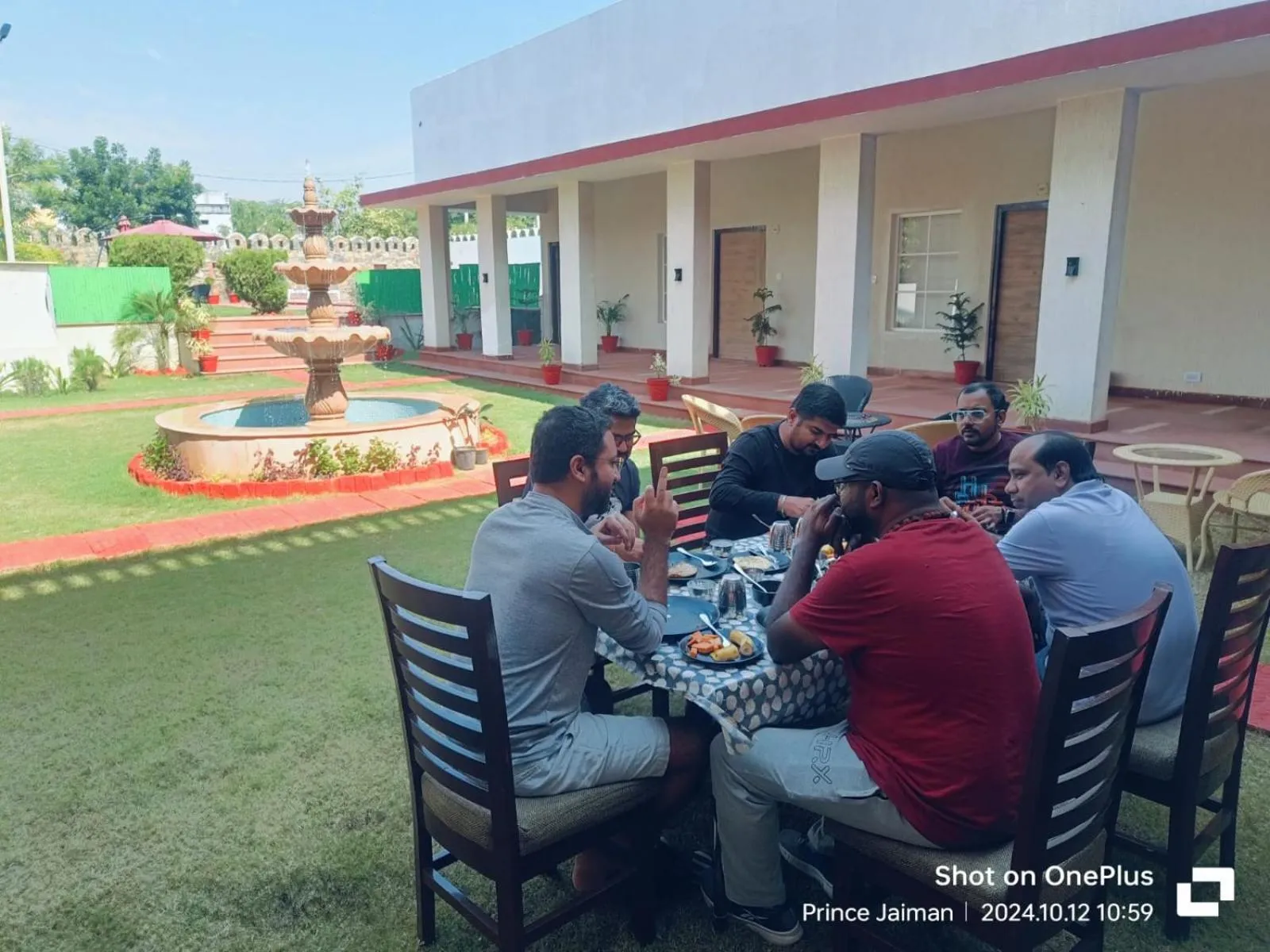 Restaurant/places to eat in The Vanashv