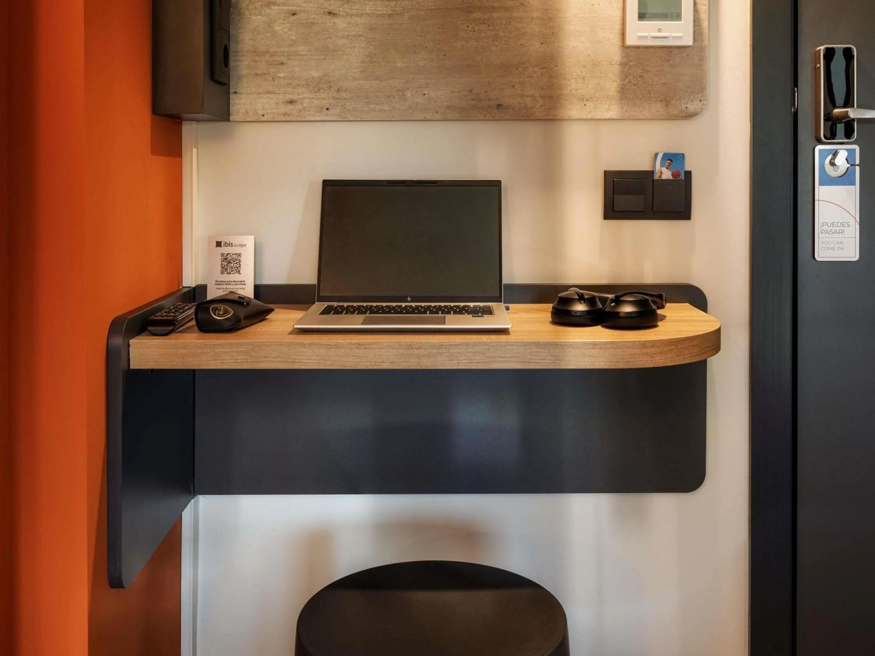 Bedroom in ibis budget Madrid Aeropuerto