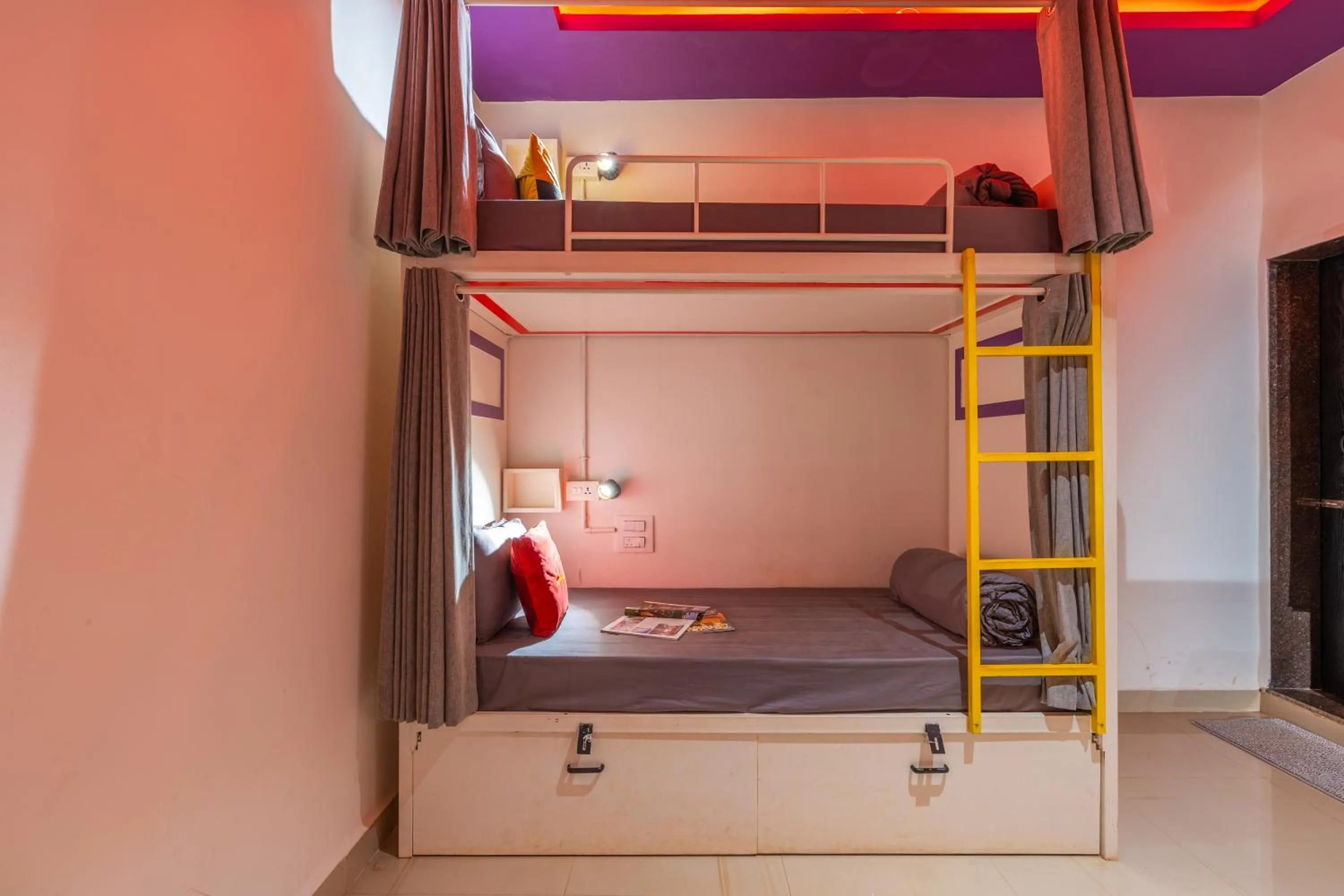 Bed in Whoopers Boutique Hotel Morjim