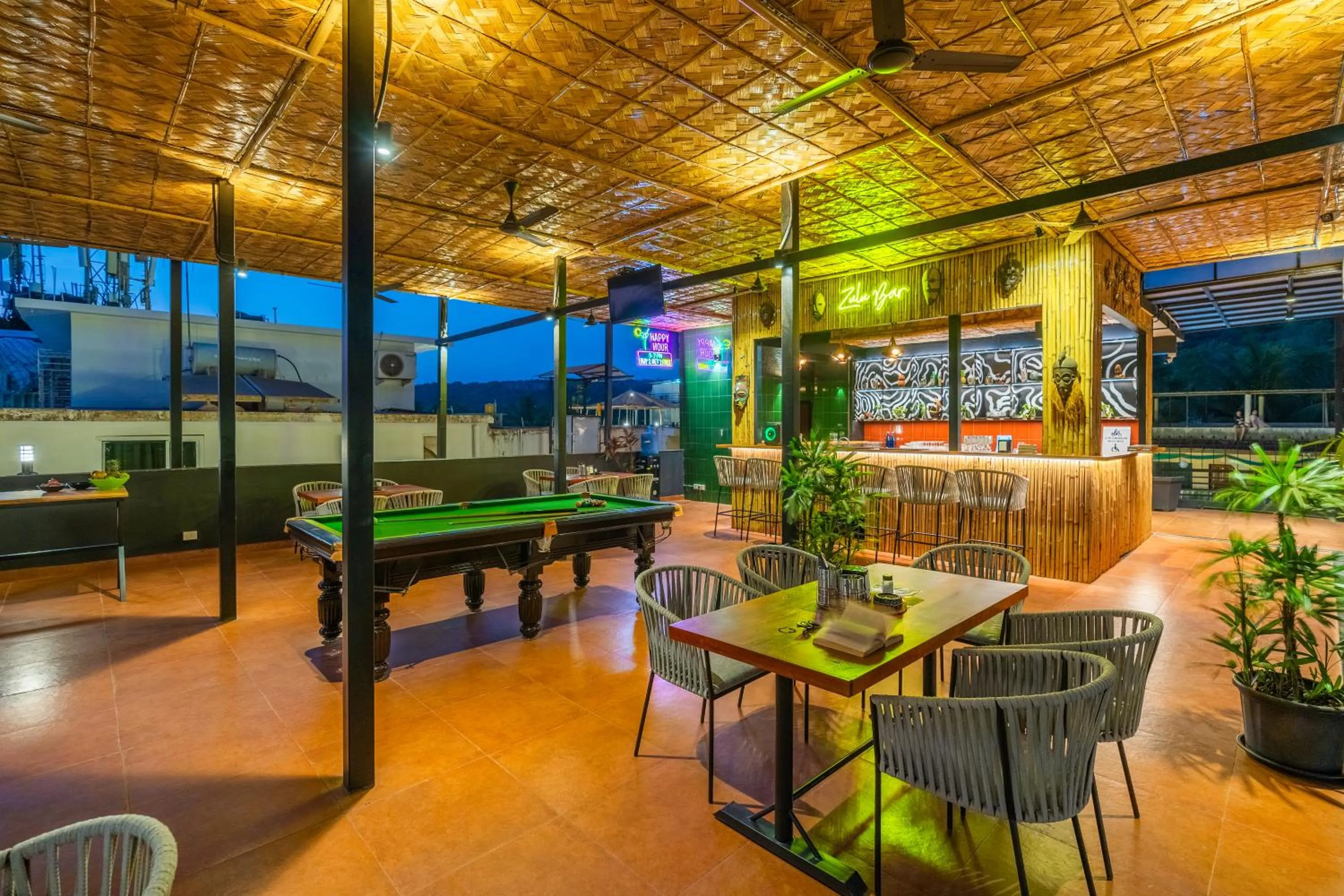 Restaurant/places to eat in Whoopers Boutique Hotel Morjim