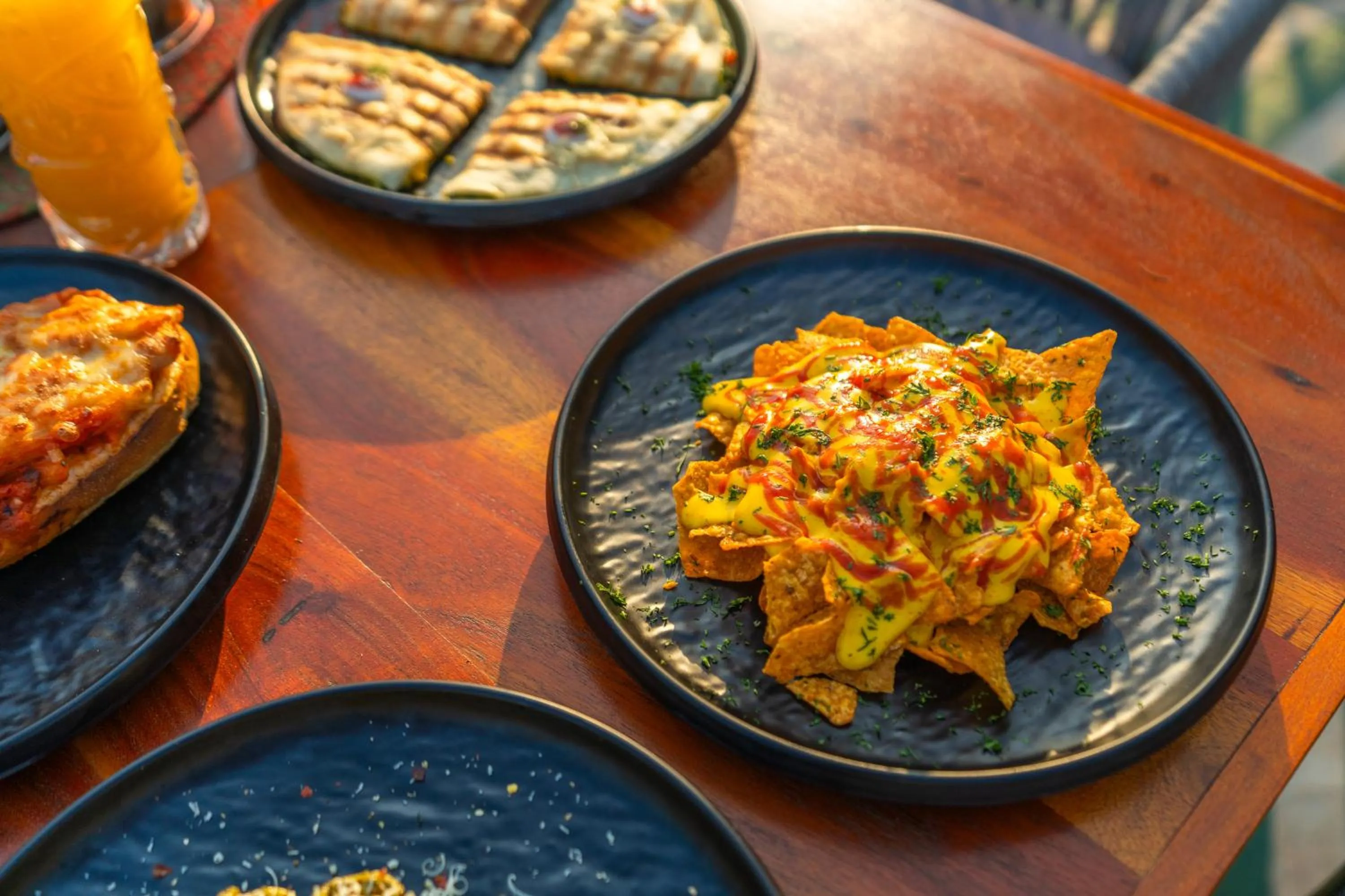 Food and drinks in Whoopers Boutique Hotel Morjim