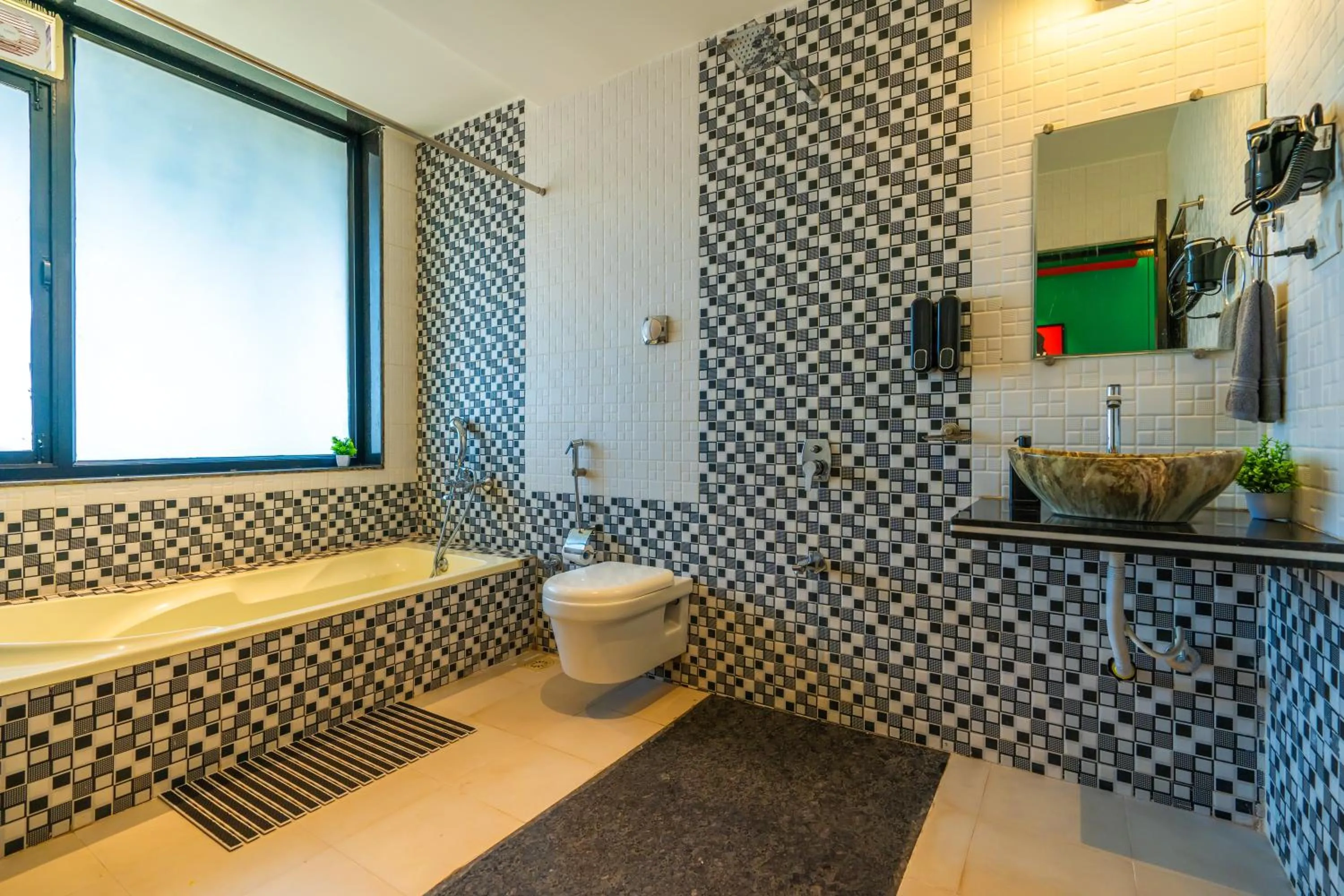 Toilet in Whoopers Boutique Hotel Morjim