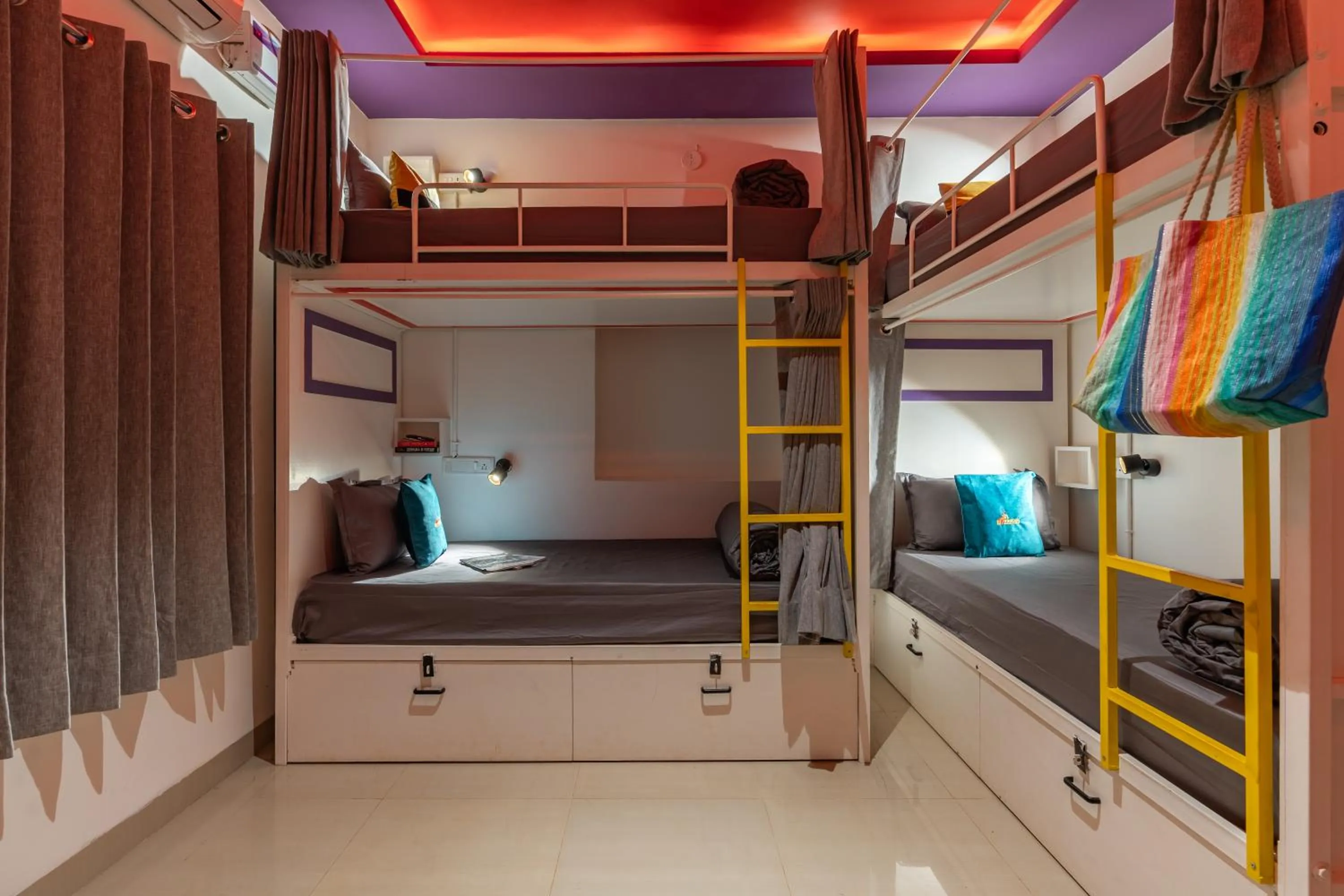 Bed in Whoopers Boutique Hotel Morjim