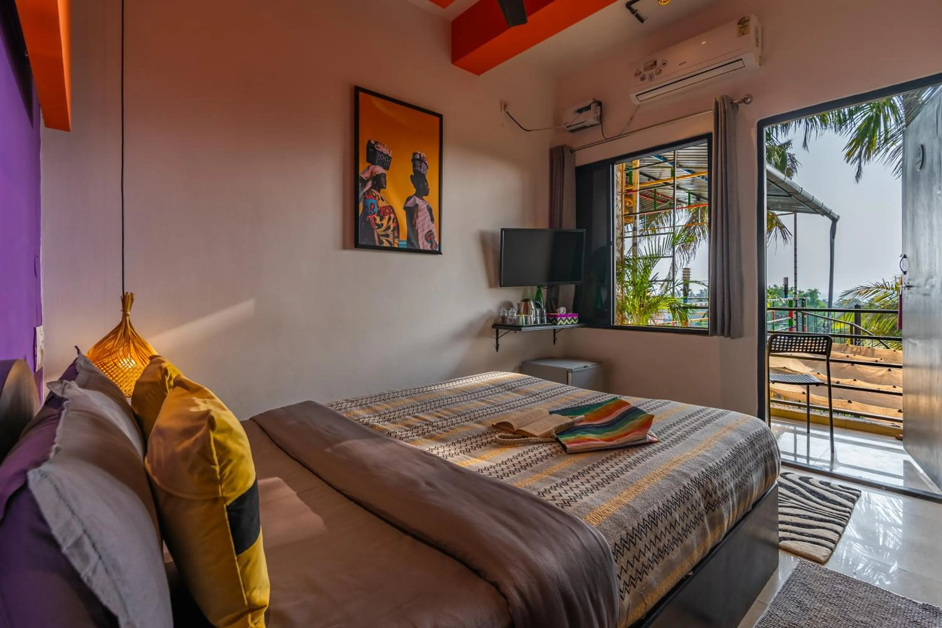 Photo of the whole room, Bed in Whoopers Boutique Hotel Morjim