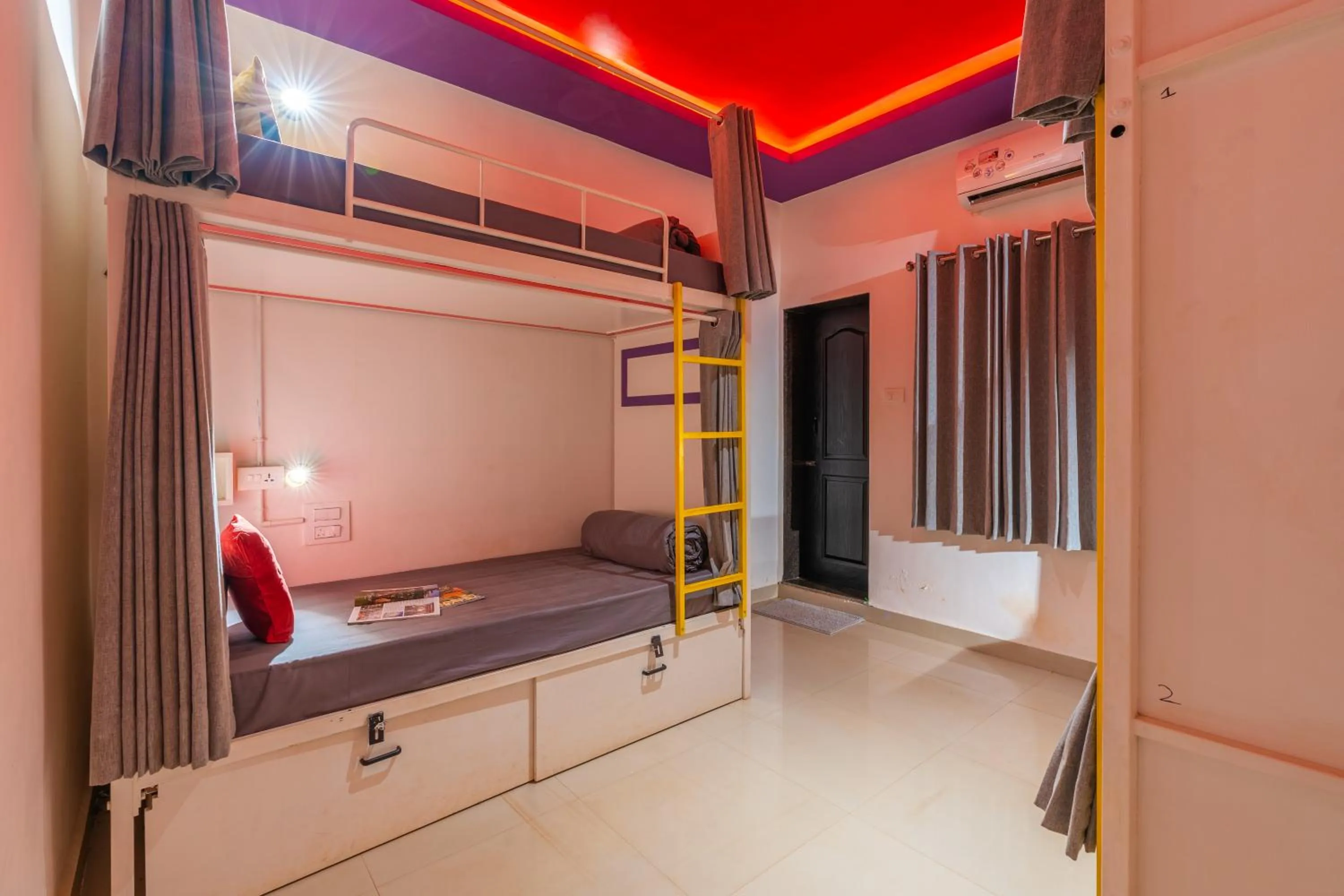 Bed in Whoopers Boutique Hotel Morjim