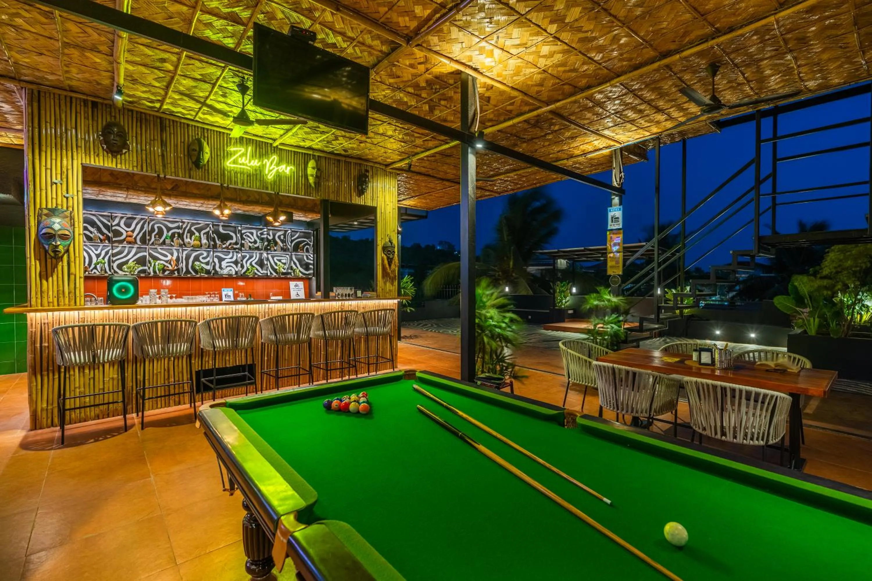 Billiard in Whoopers Boutique Hotel Morjim