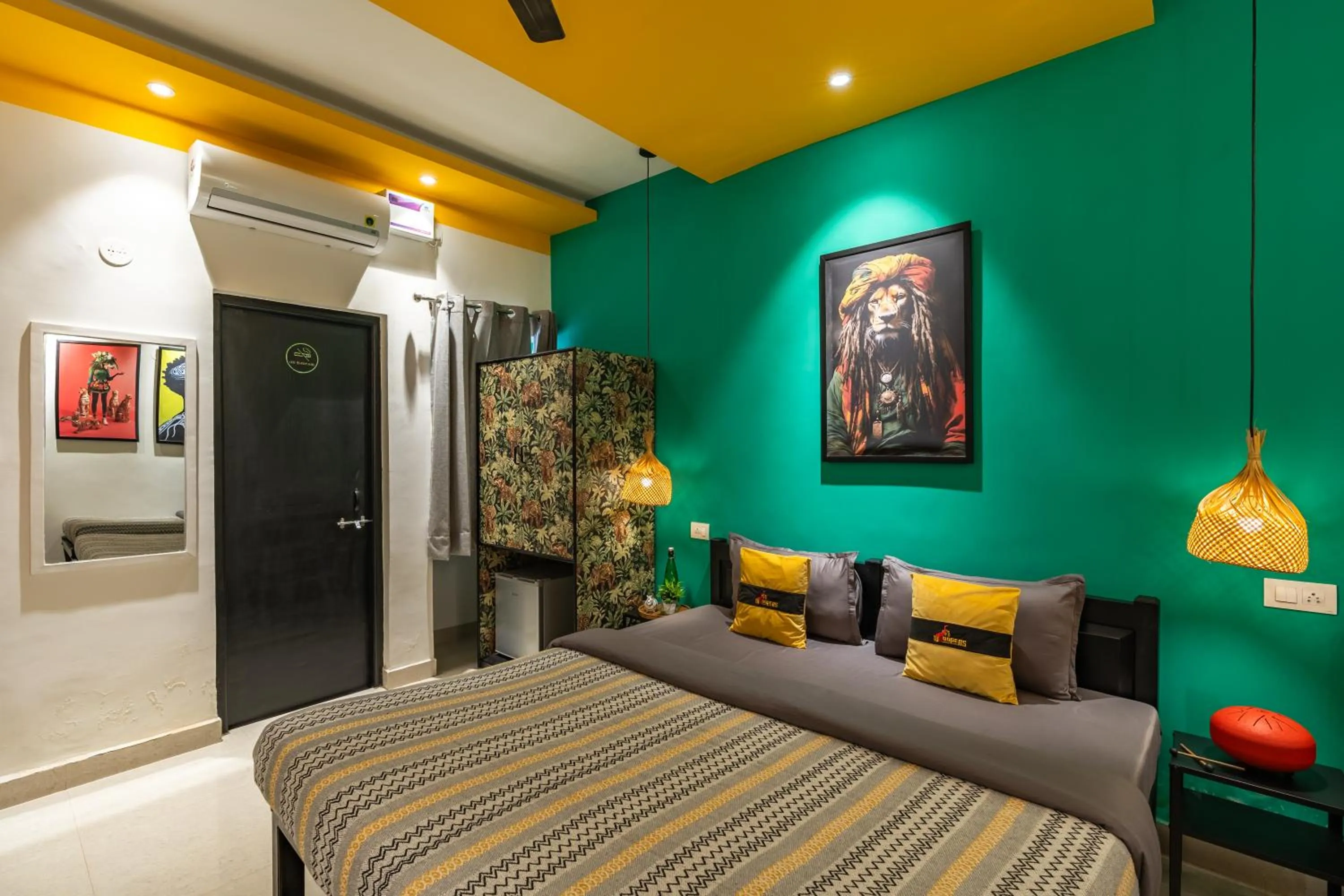 Bed in Whoopers Boutique Hotel Morjim