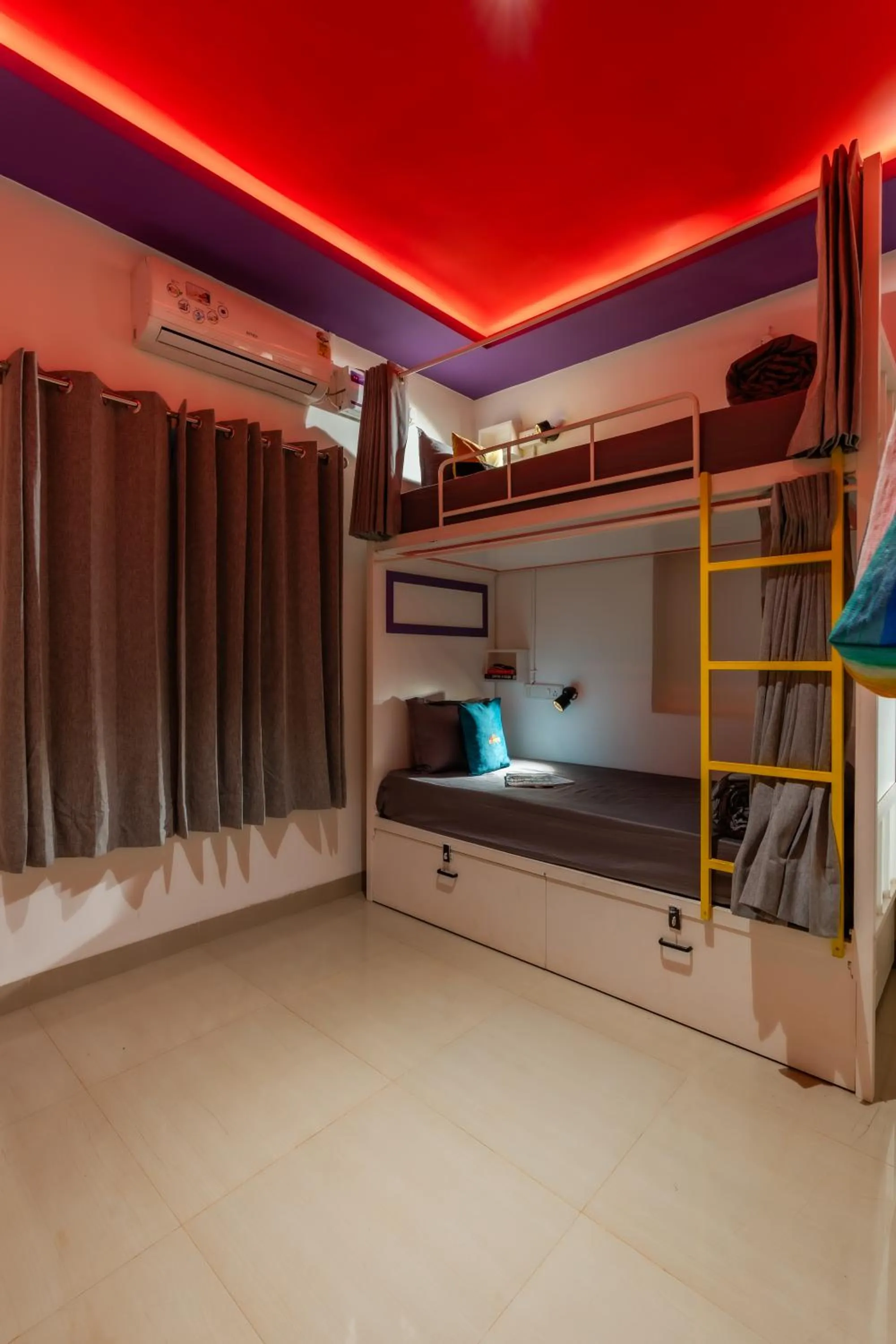 Bed in Whoopers Boutique Hotel Morjim