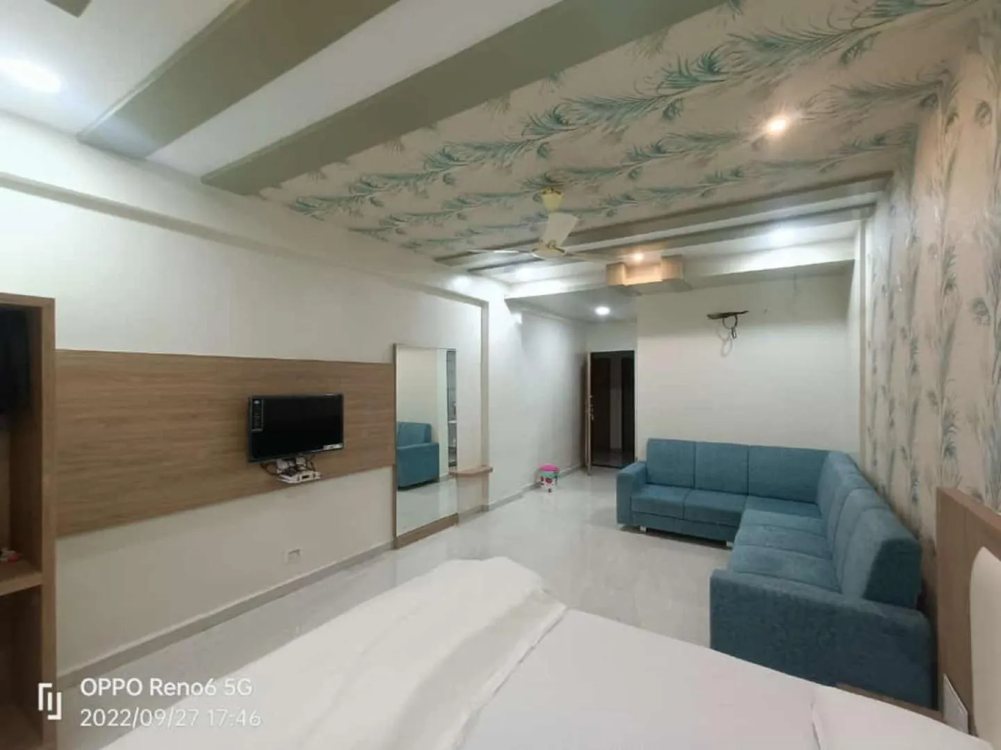Bed, TV/Entertainment Center in Annapurna executive 