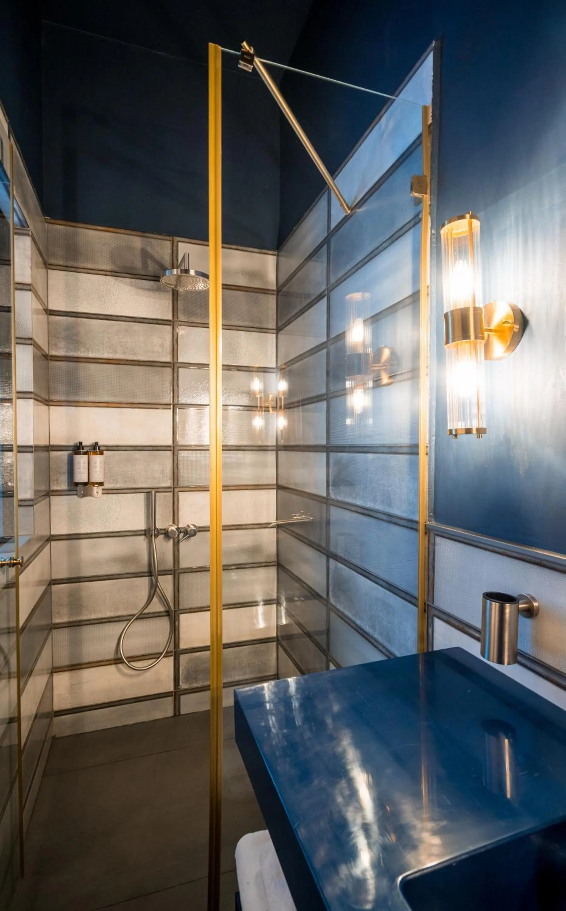 Shower in Zorba&Bond Boutique Hotel
