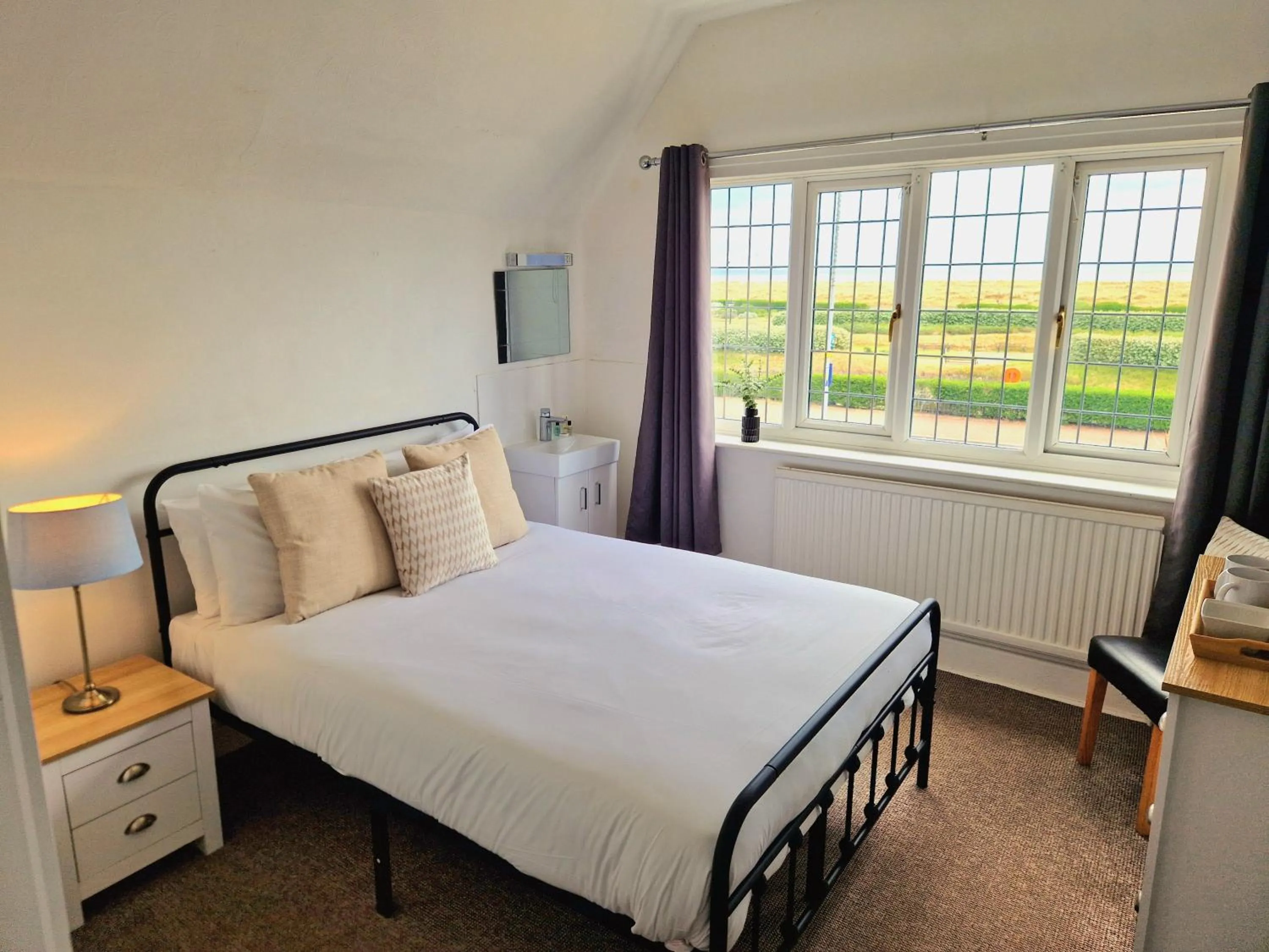 Bedroom, Bed in The Kensington