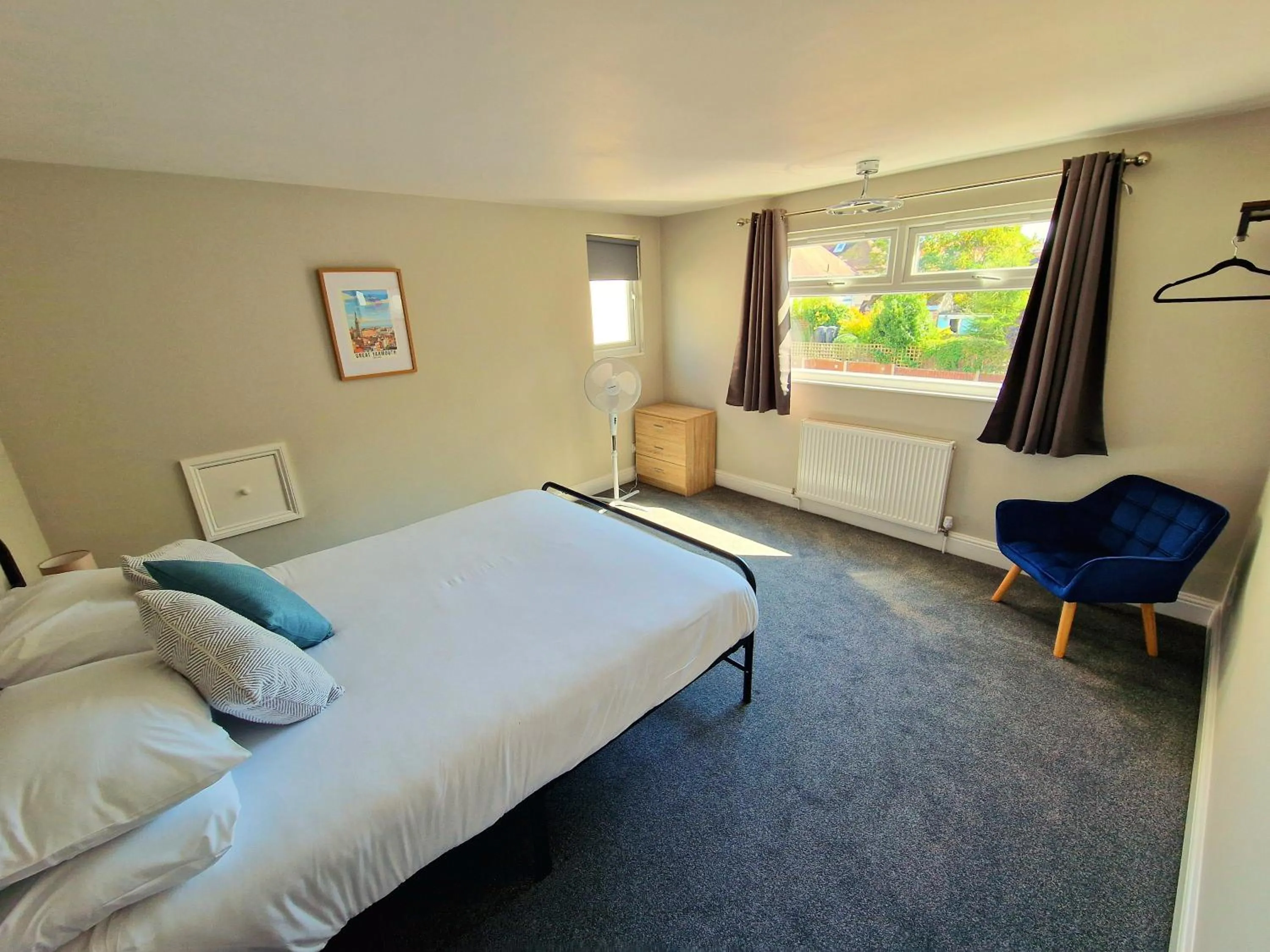 Photo of the whole room, Bed in The Kensington