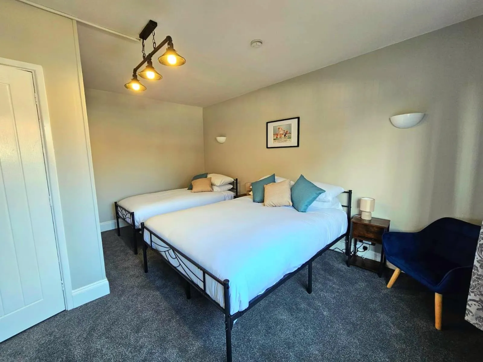 Photo of the whole room, Bed in The Kensington