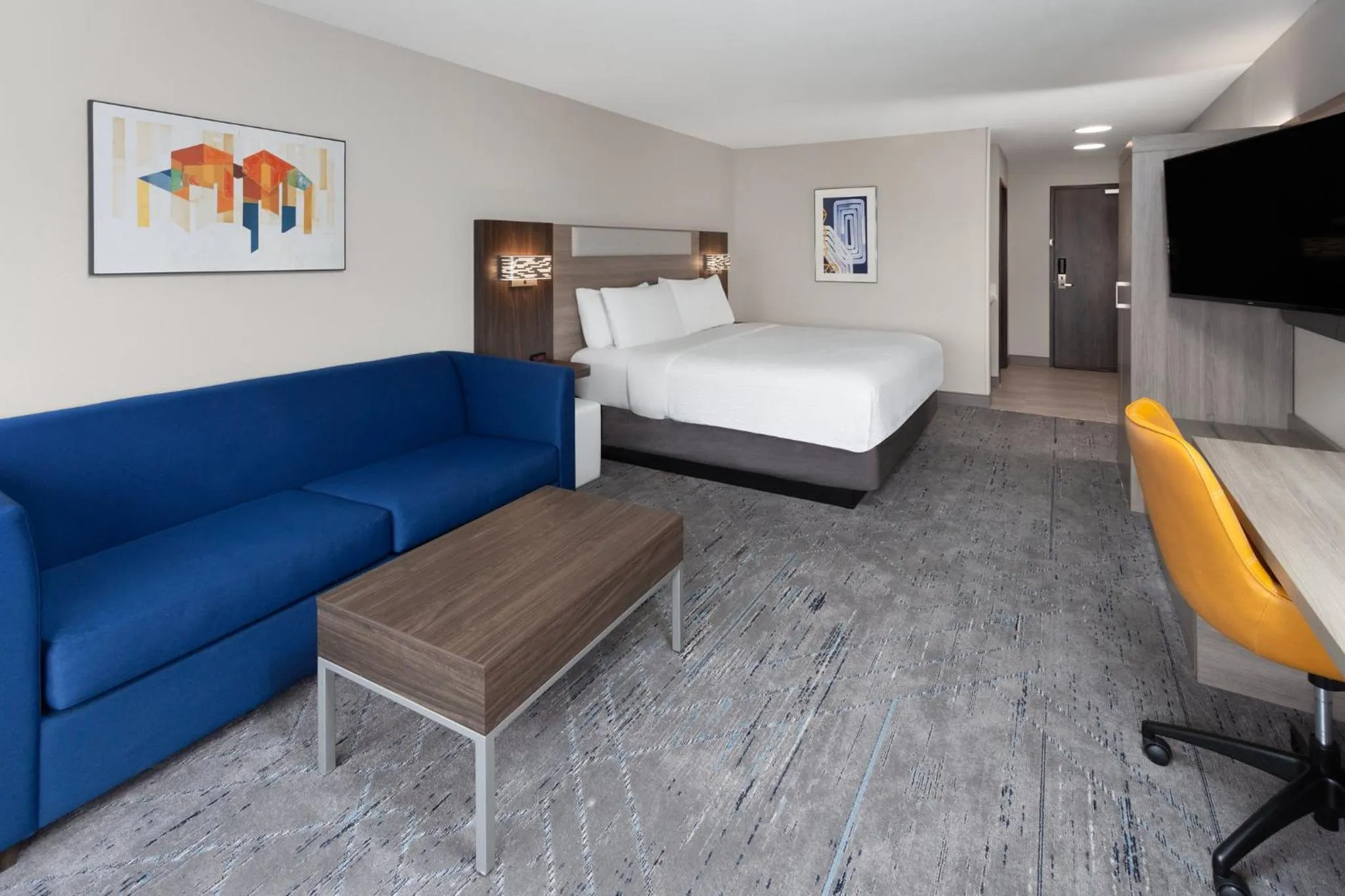 Photo of the whole room, Bed in Holiday Inn Express & Suites Reedsburg - Dells Area by IHG