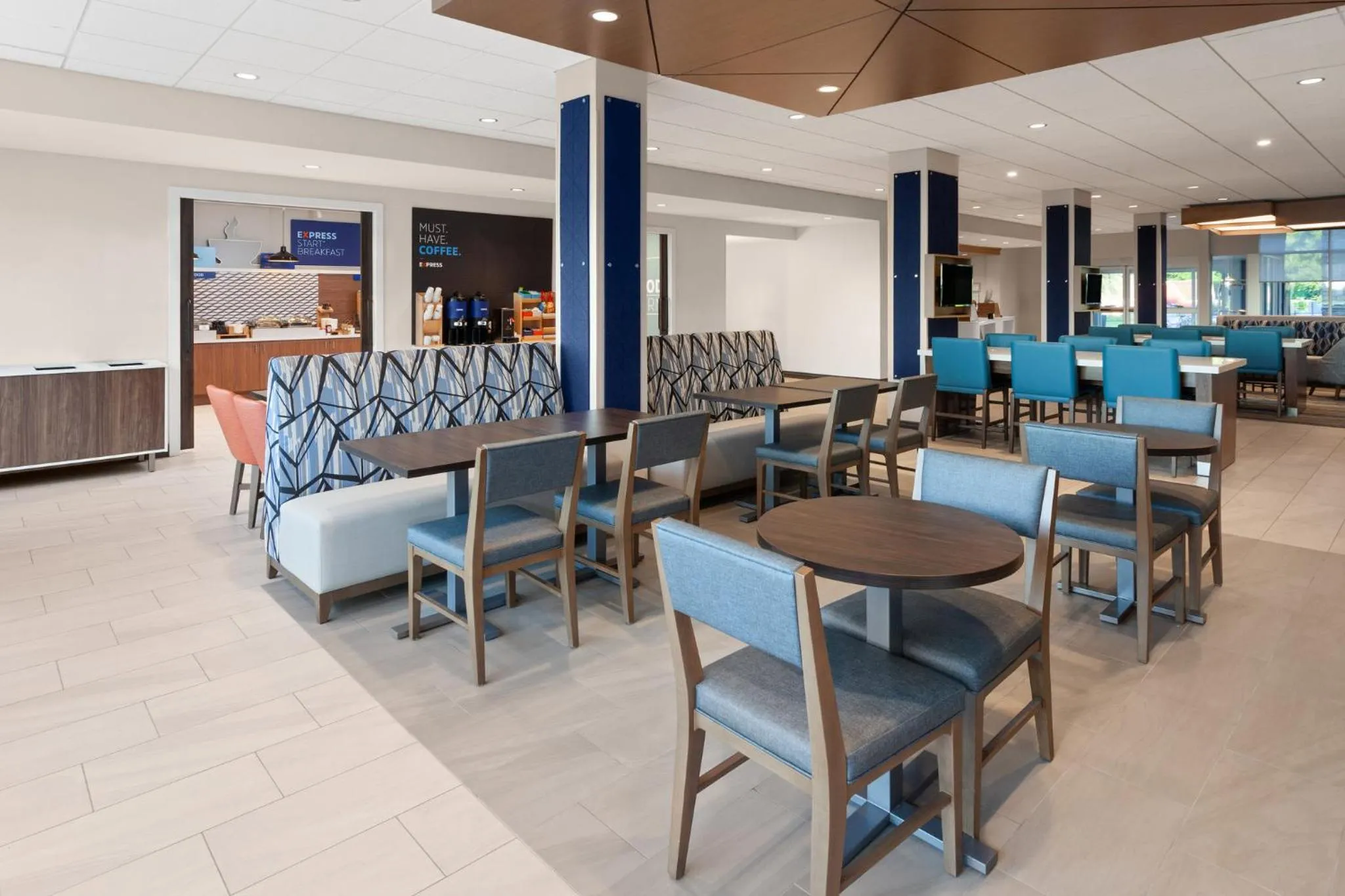 Breakfast in Holiday Inn Express & Suites Reedsburg - Dells Area by IHG