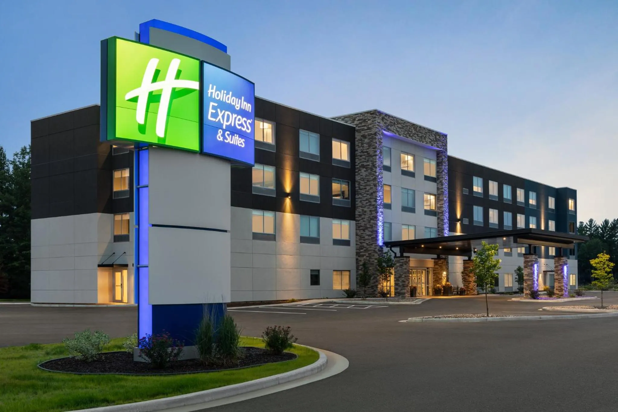 Property building in Holiday Inn Express & Suites Rhinelander by IHG