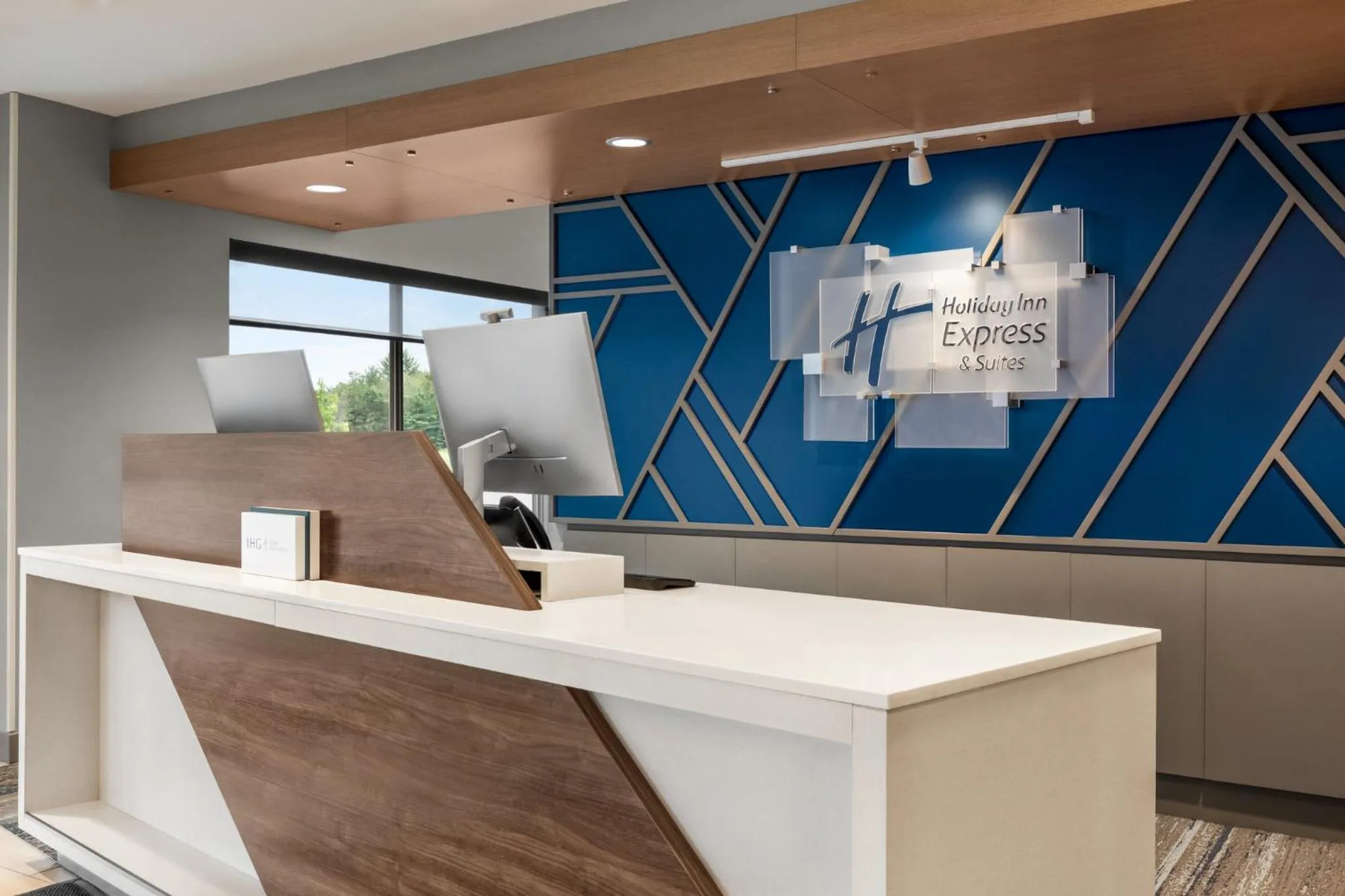 Property building in Holiday Inn Express & Suites Rhinelander by IHG