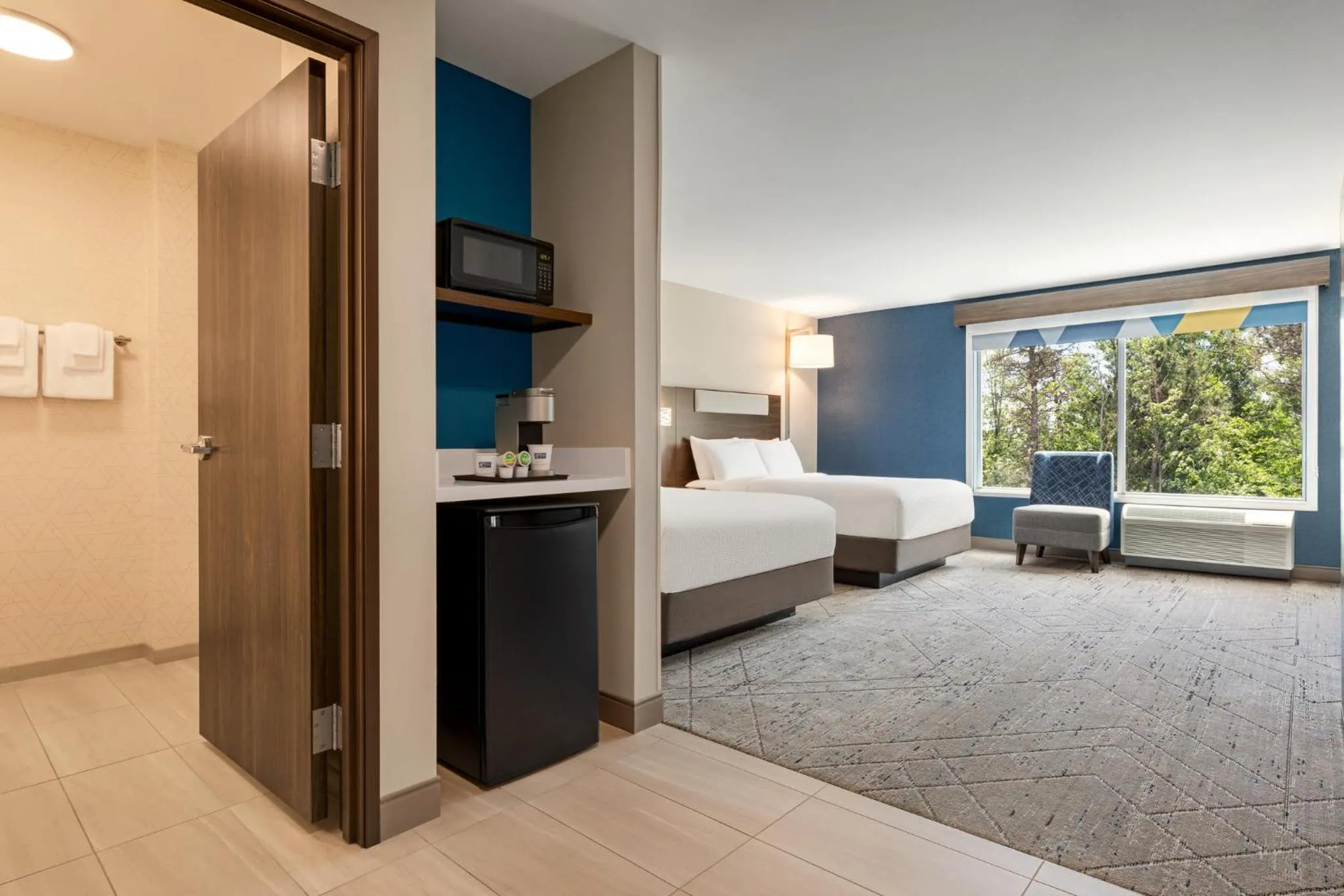 Photo of the whole room, Bed in Holiday Inn Express & Suites Rhinelander by IHG