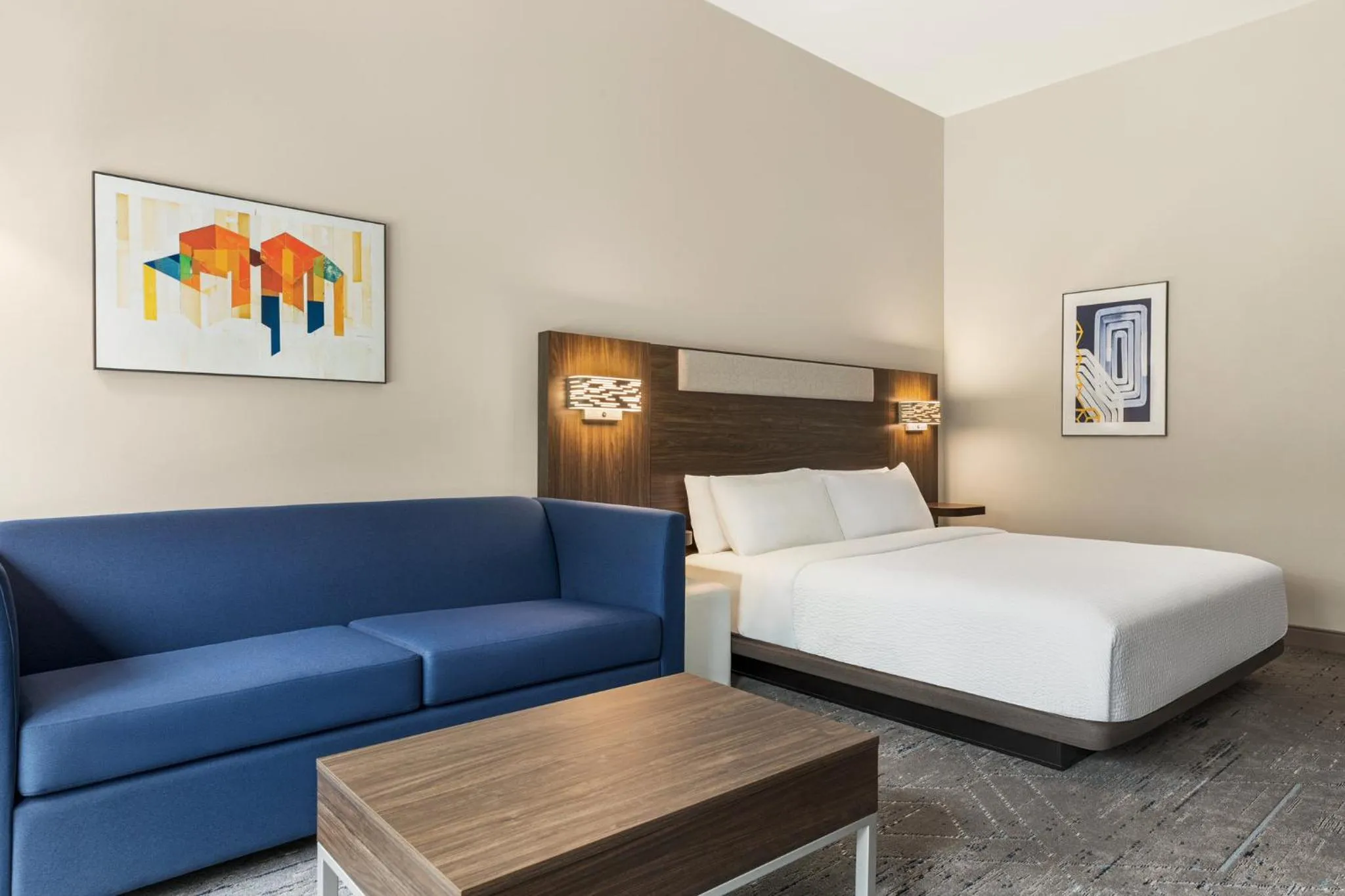 Photo of the whole room, Bed in Holiday Inn Express & Suites Rhinelander by IHG