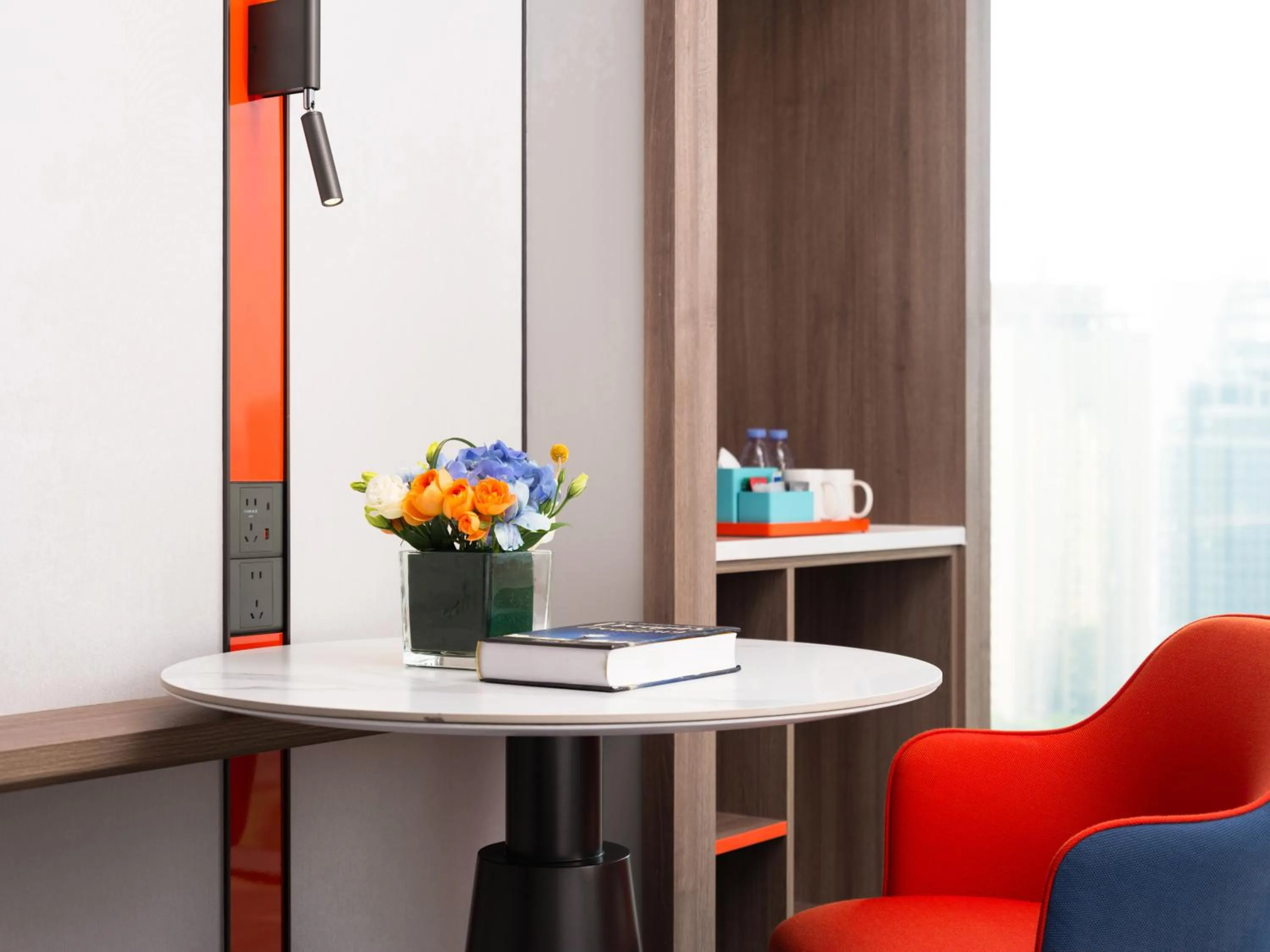 Dining area in Holiday Inn Express Shenzhen Futian Center by IHG