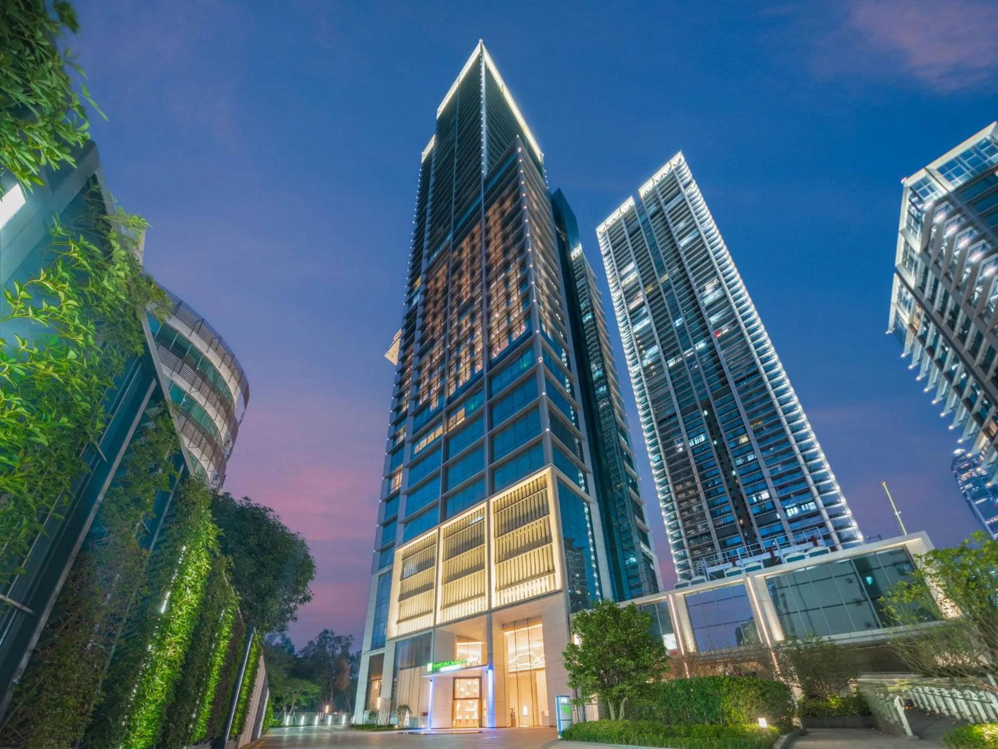 Property building in Holiday Inn Express Shenzhen Futian Center by IHG