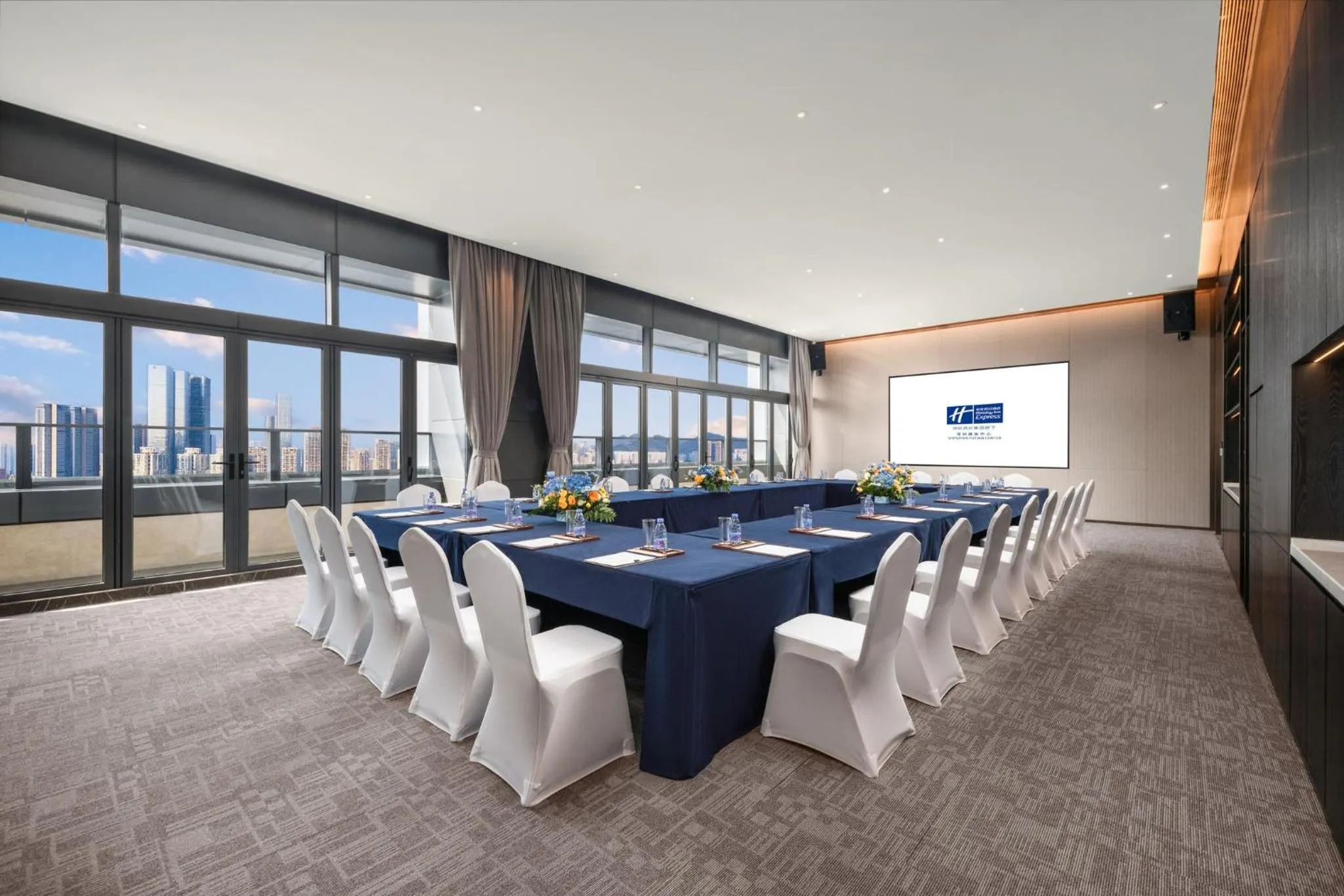 Meeting/conference room in Holiday Inn Express Shenzhen Futian Center by IHG