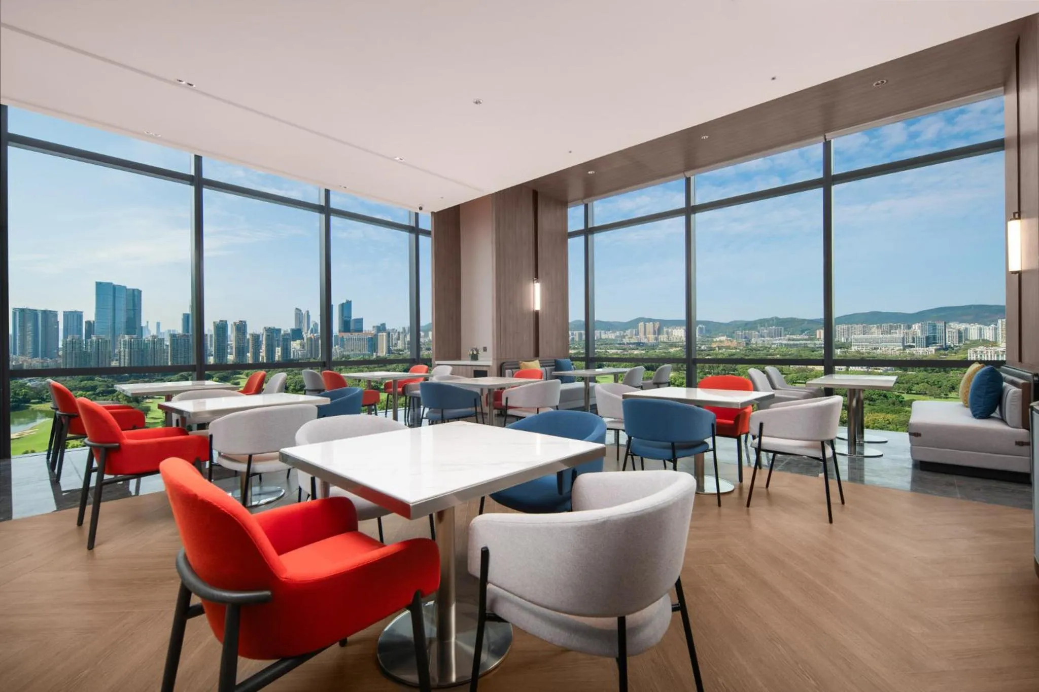 Restaurant/places to eat in Holiday Inn Express Shenzhen Futian Center by IHG