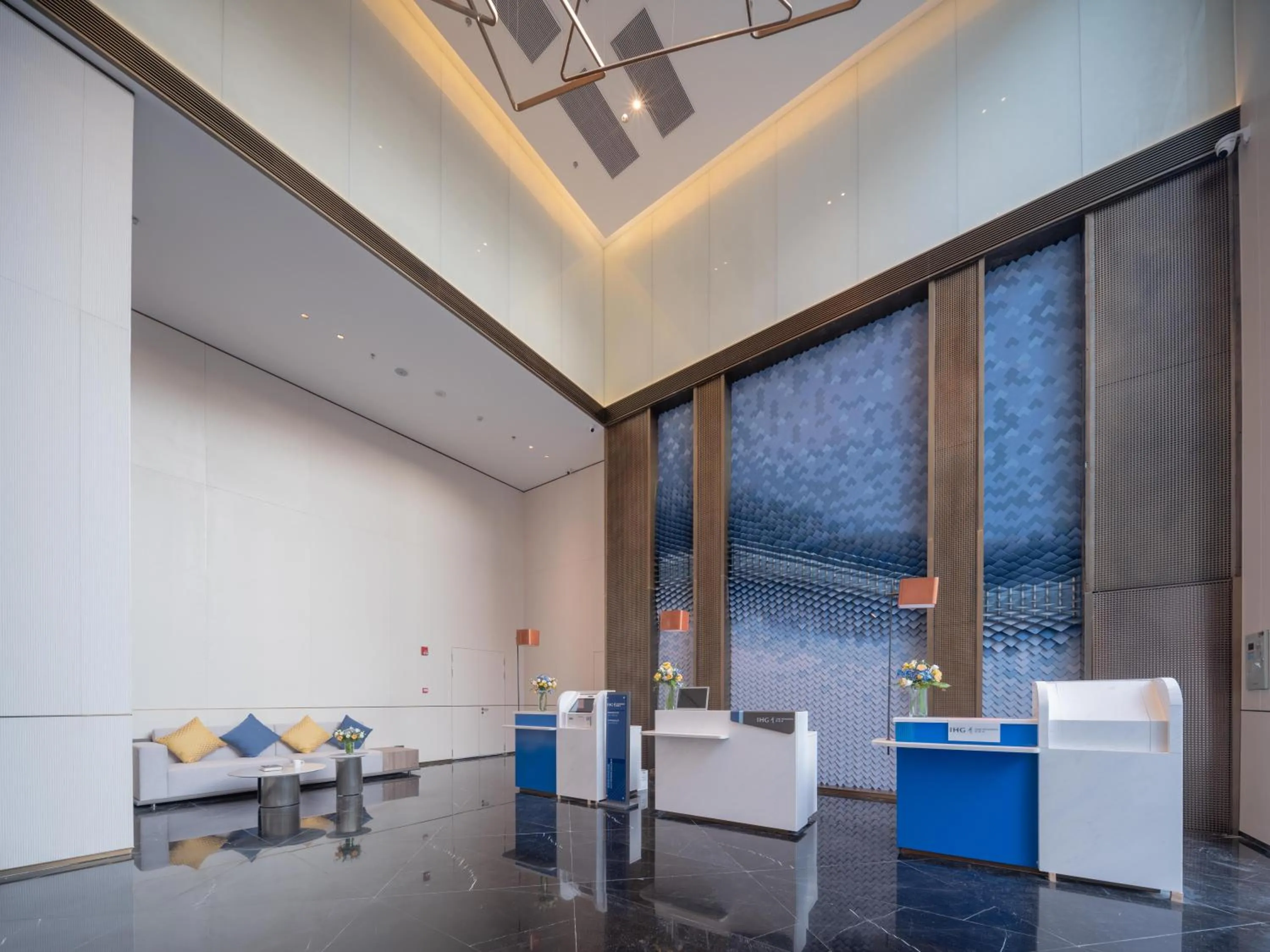 Lobby or reception in Holiday Inn Express Shenzhen Futian Center by IHG