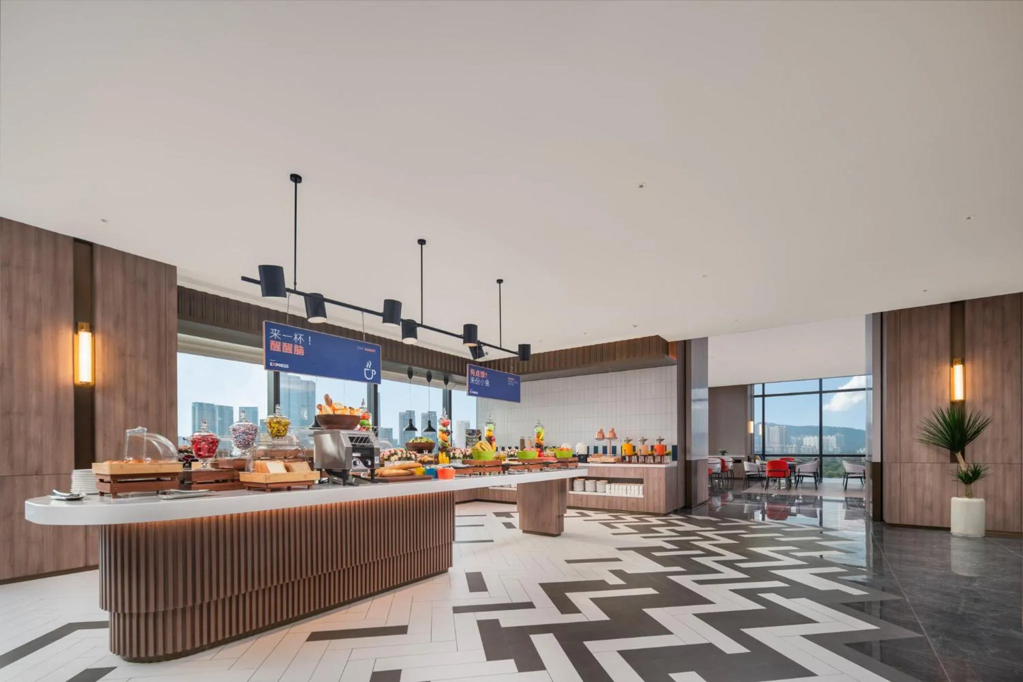 Restaurant/places to eat in Holiday Inn Express Shenzhen Futian Center by IHG