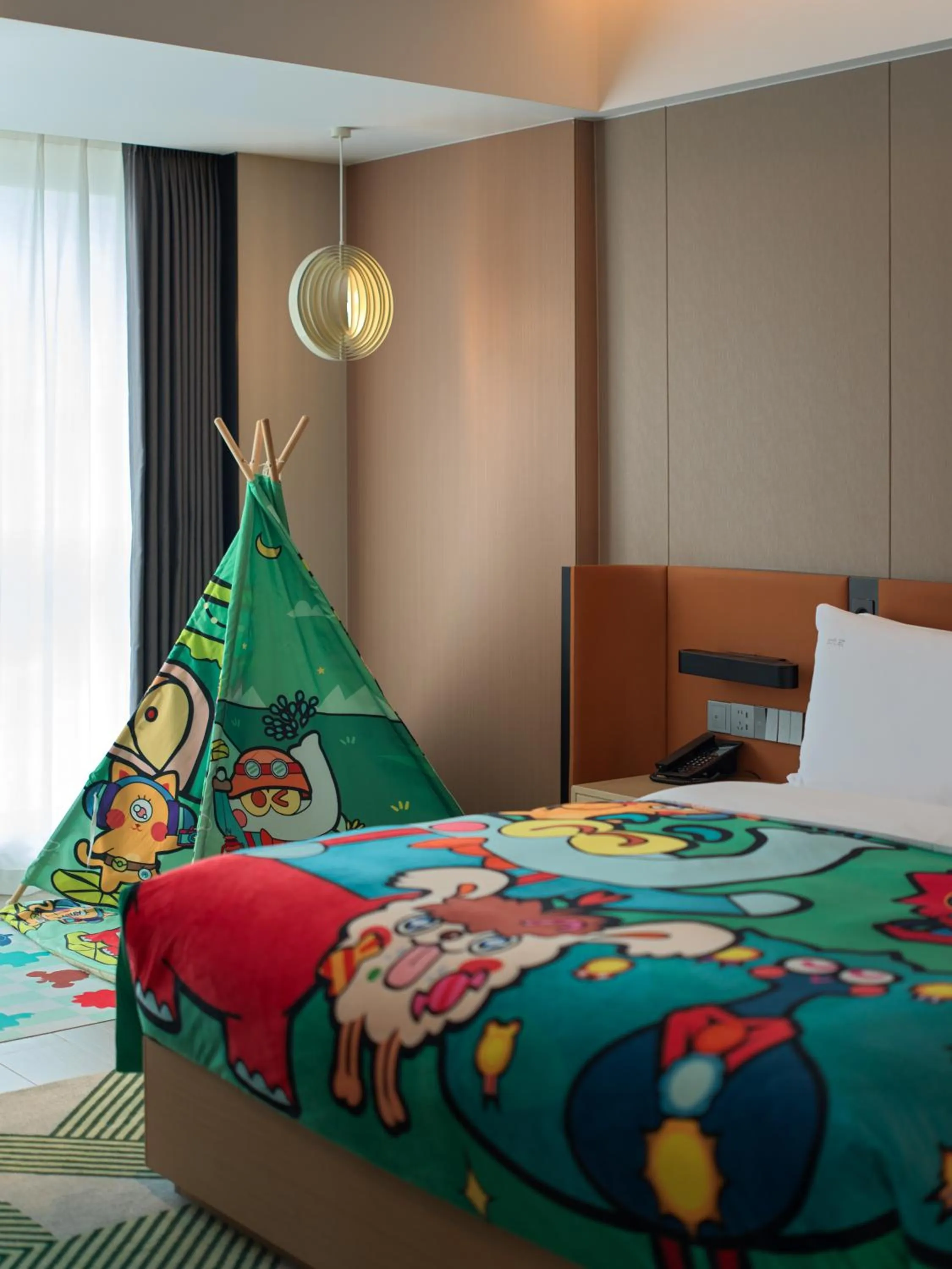 View (from property/room), Bed in Holiday Inn Quanzhou Donghai by IHG