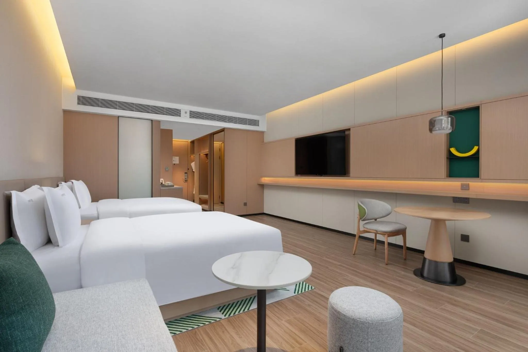 Photo of the whole room, Bed in Holiday Inn Quanzhou Donghai by IHG