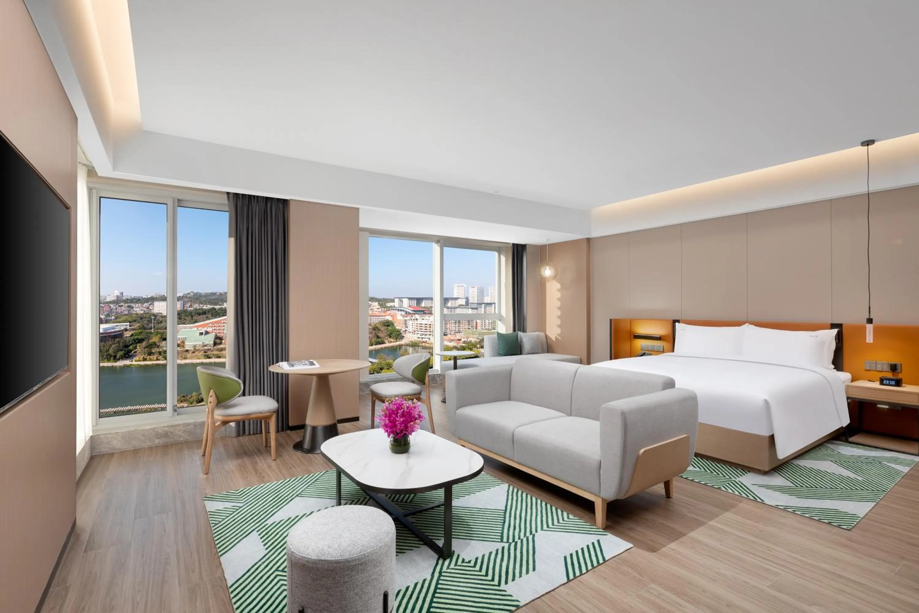 Photo of the whole room, Bed in Holiday Inn Quanzhou Donghai by IHG