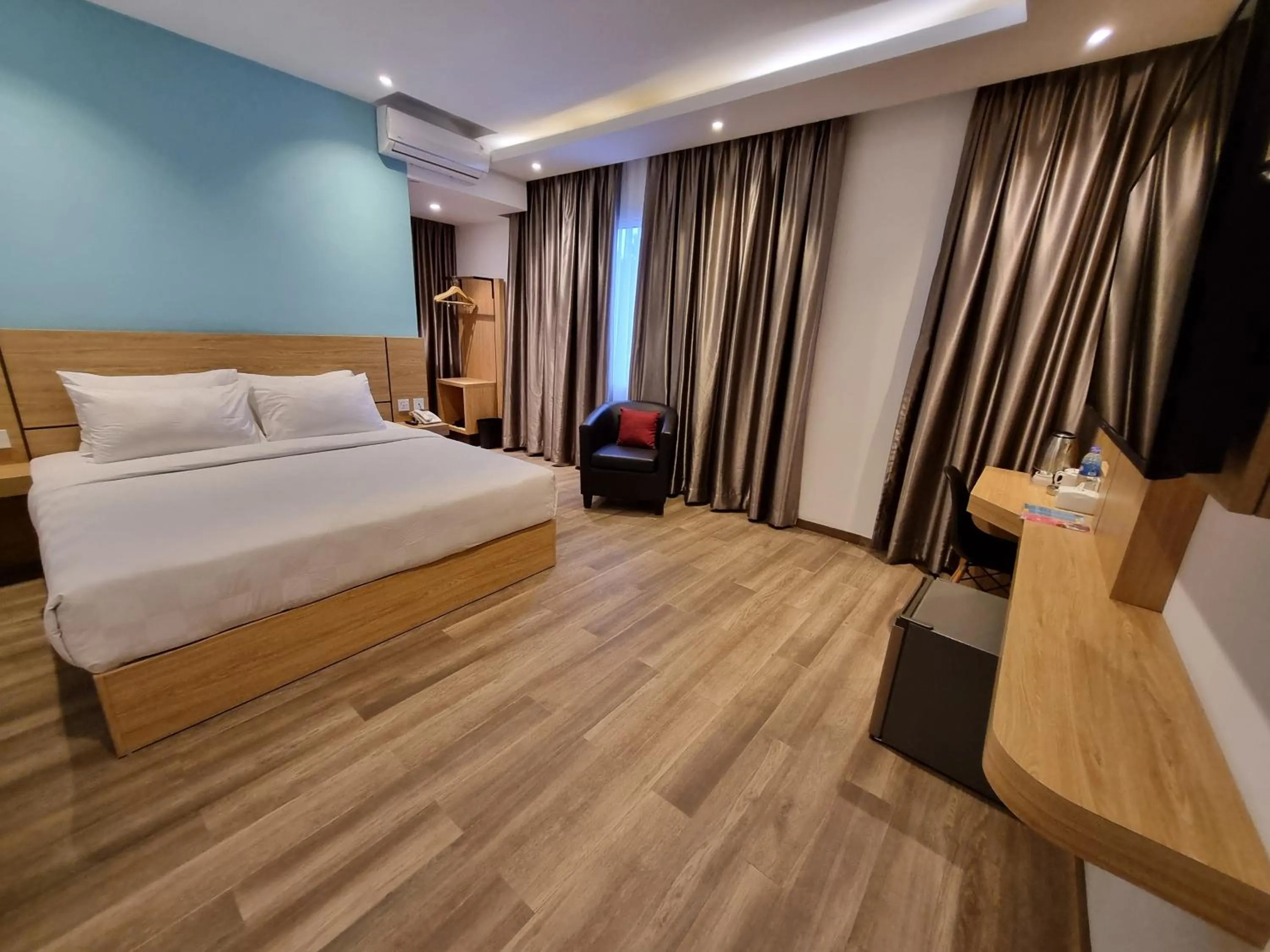 Bedroom, Bed in Vivotel Hotel
