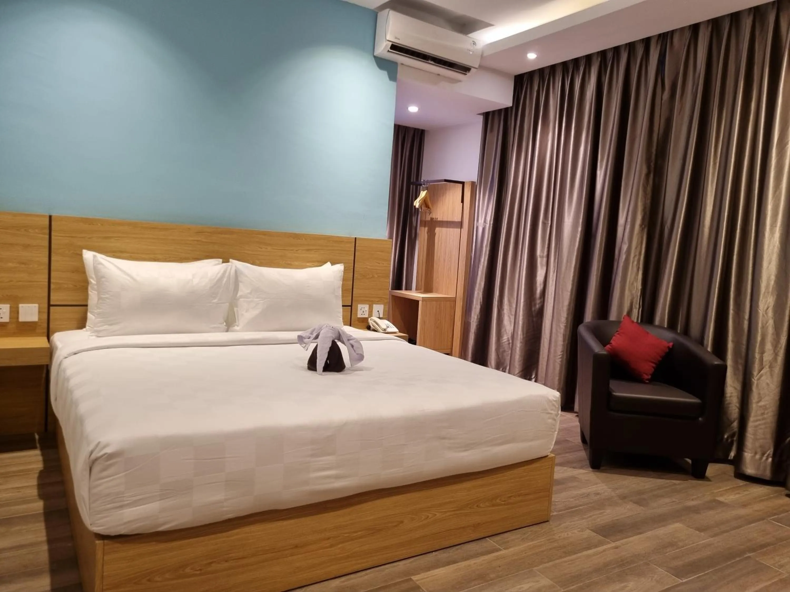 Bedroom, Bed in Vivotel Hotel