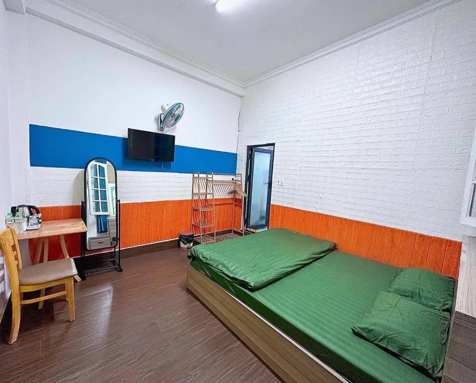 Photo of the whole room, Bed in NA NI