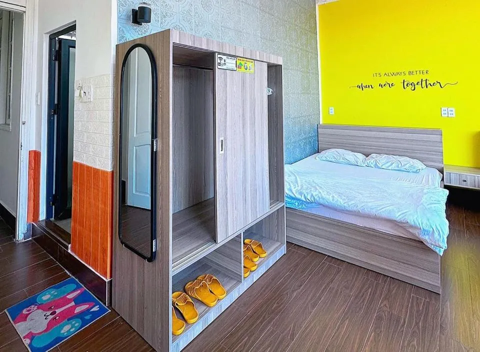 Photo of the whole room, Bed in NA NI