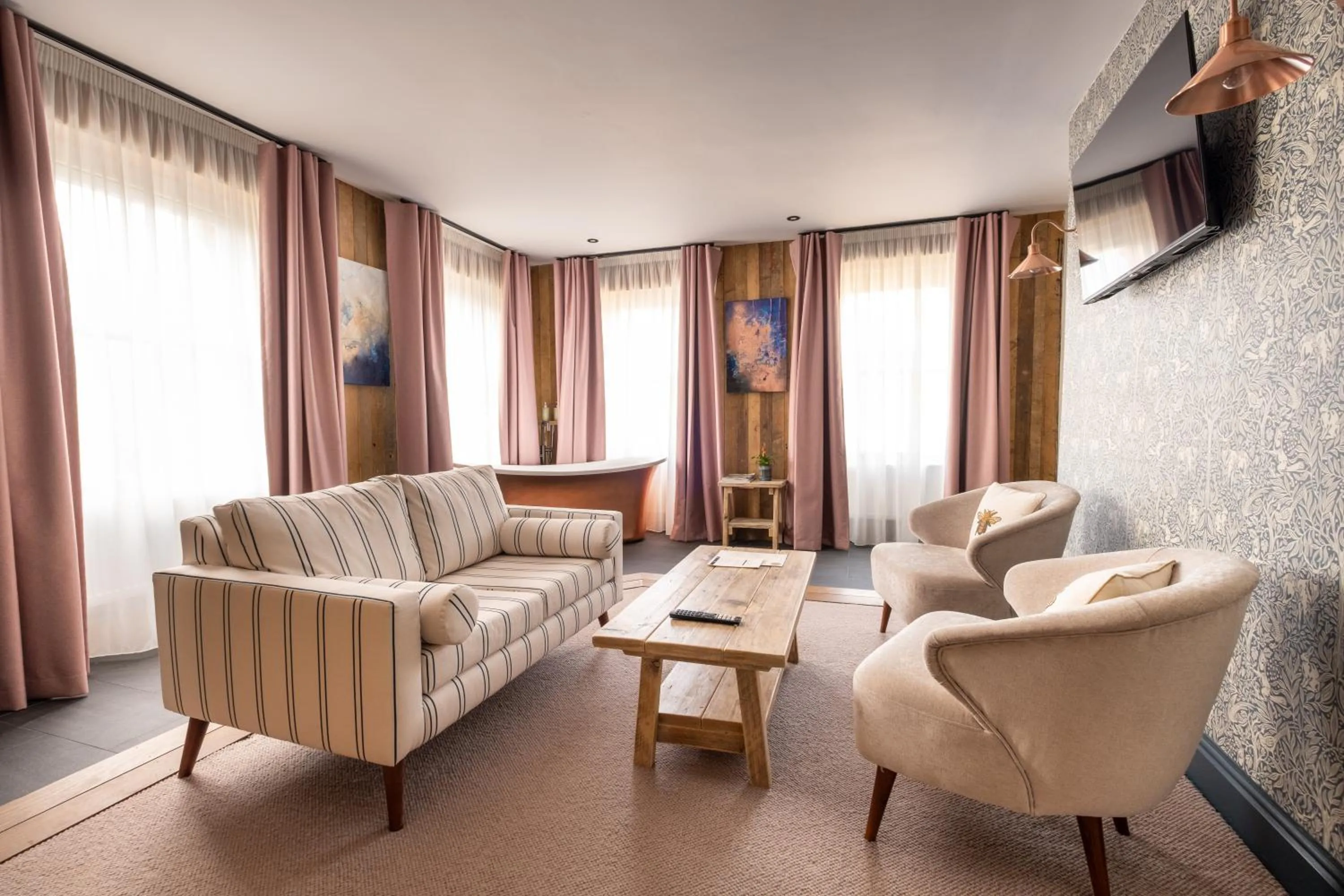 Living room in The Stroud Hotel