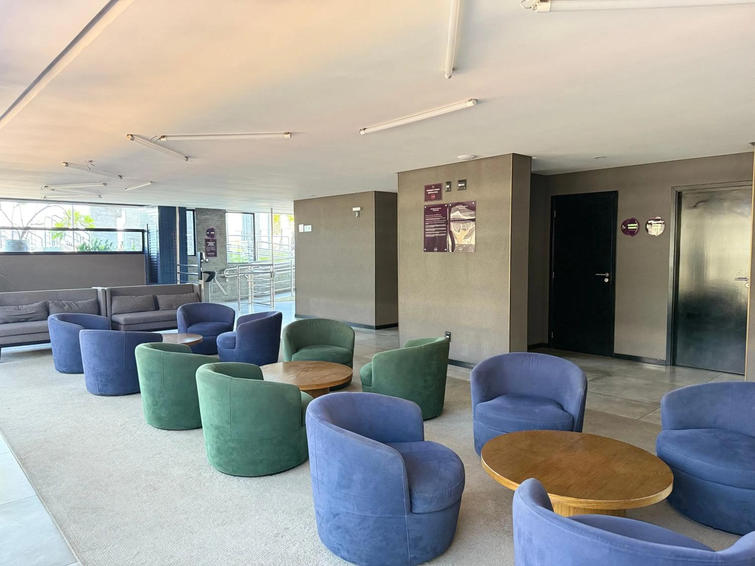 Seating area in Prédio com excelente custo benefício!