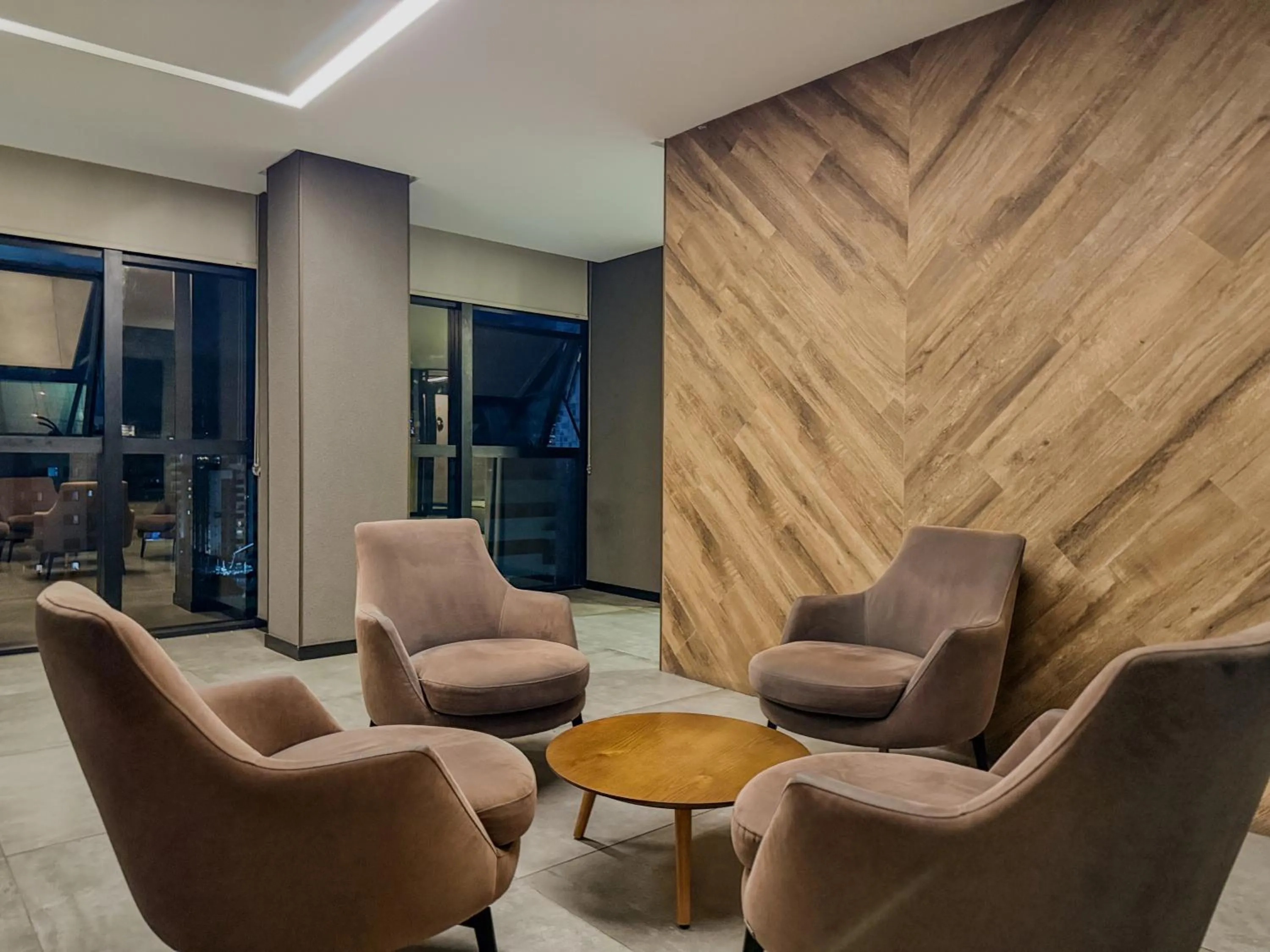 Seating area in Prédio com excelente custo benefício!