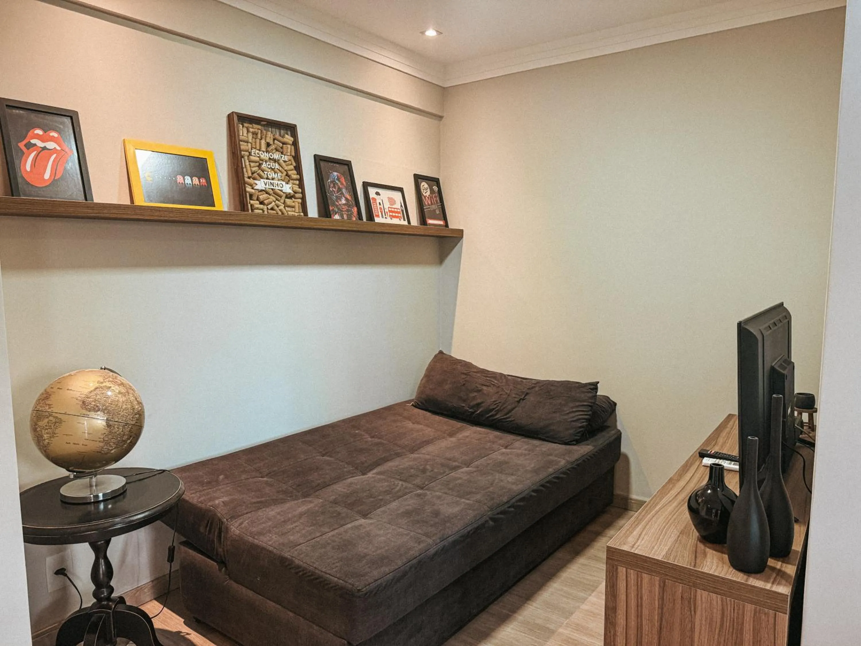 Communal lounge/ TV room in Condomínio de Luxo a Beira Mar!