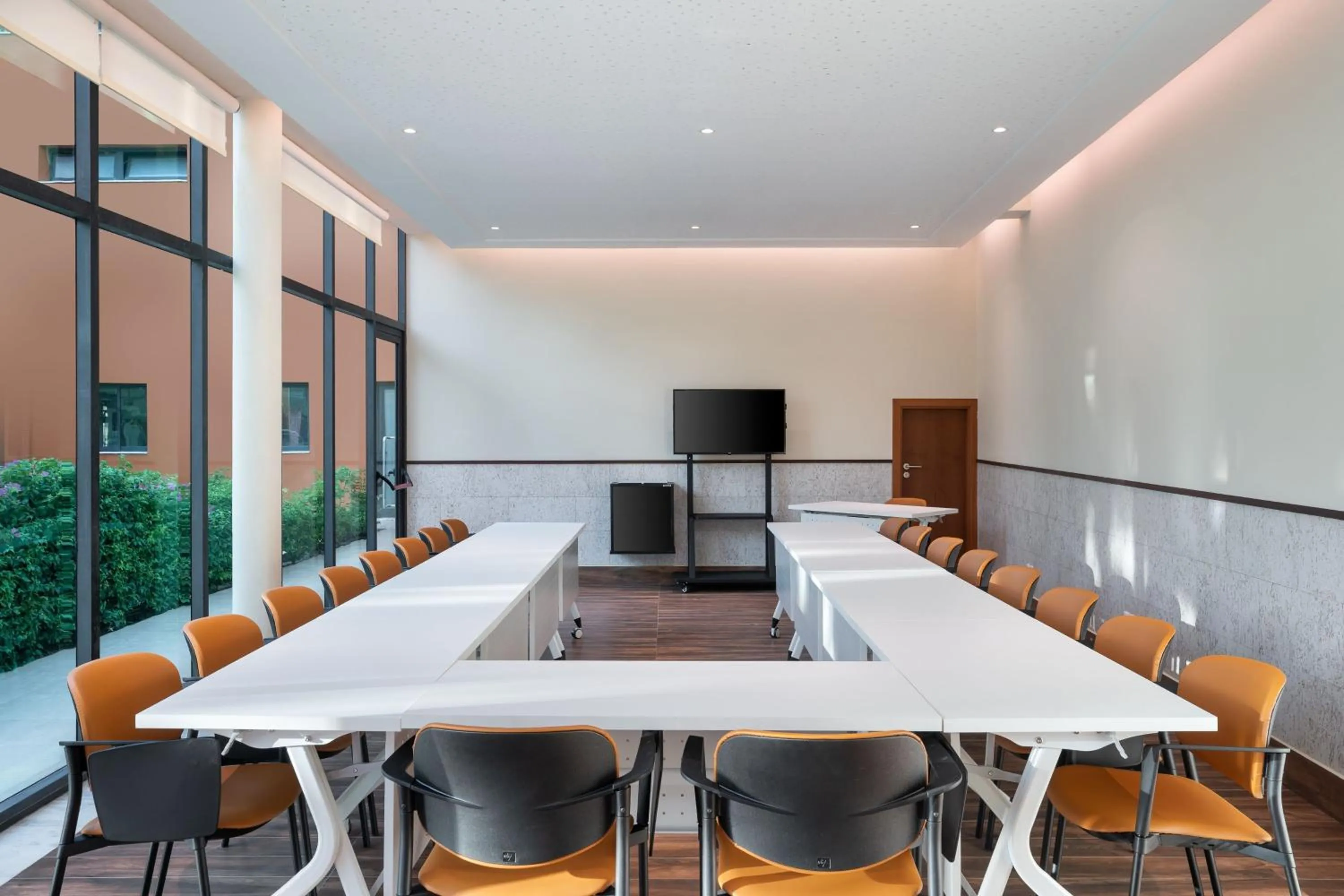 Meeting/conference room in Protea Hotel by Marriott Luanda