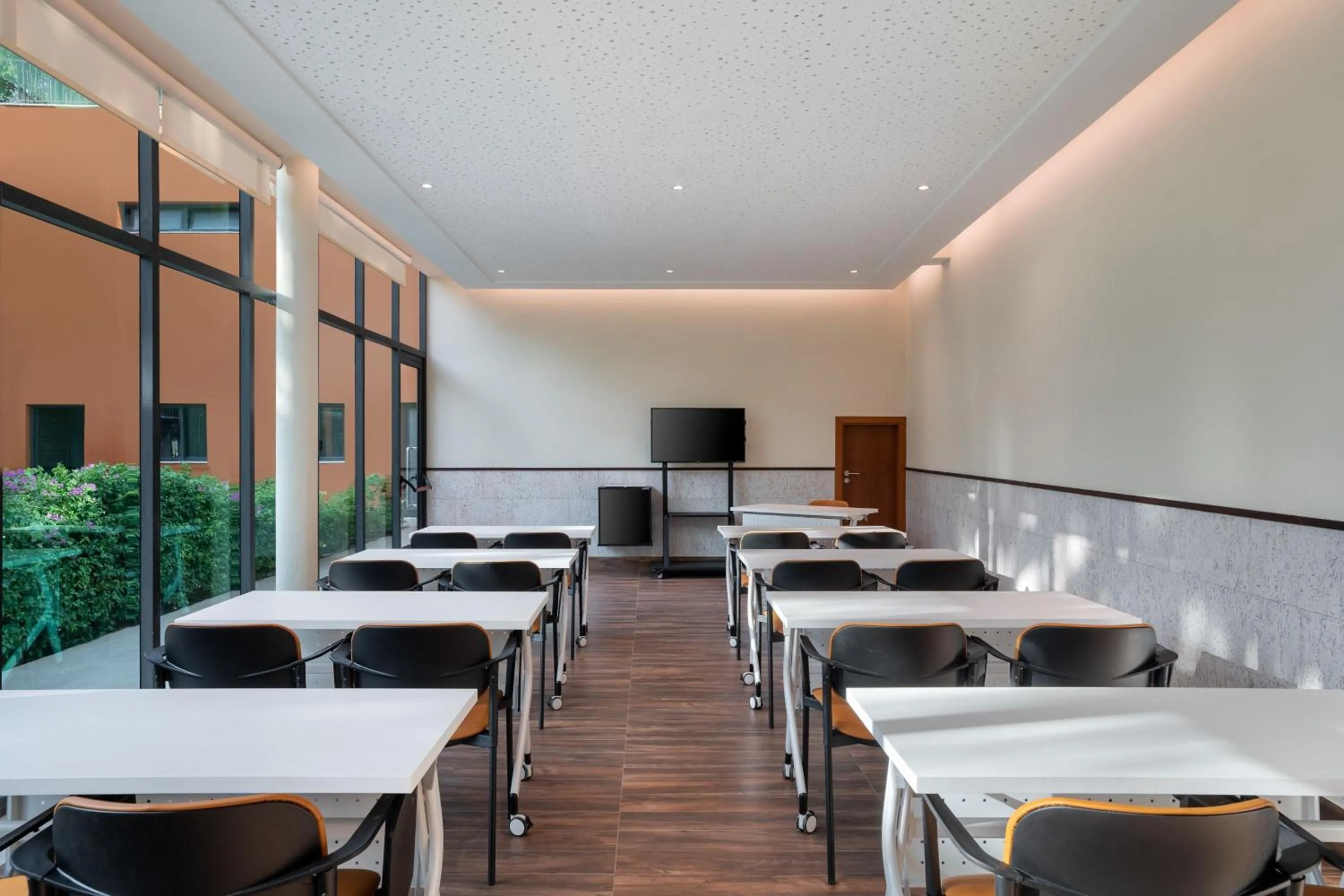 Meeting/conference room in Protea Hotel by Marriott Luanda