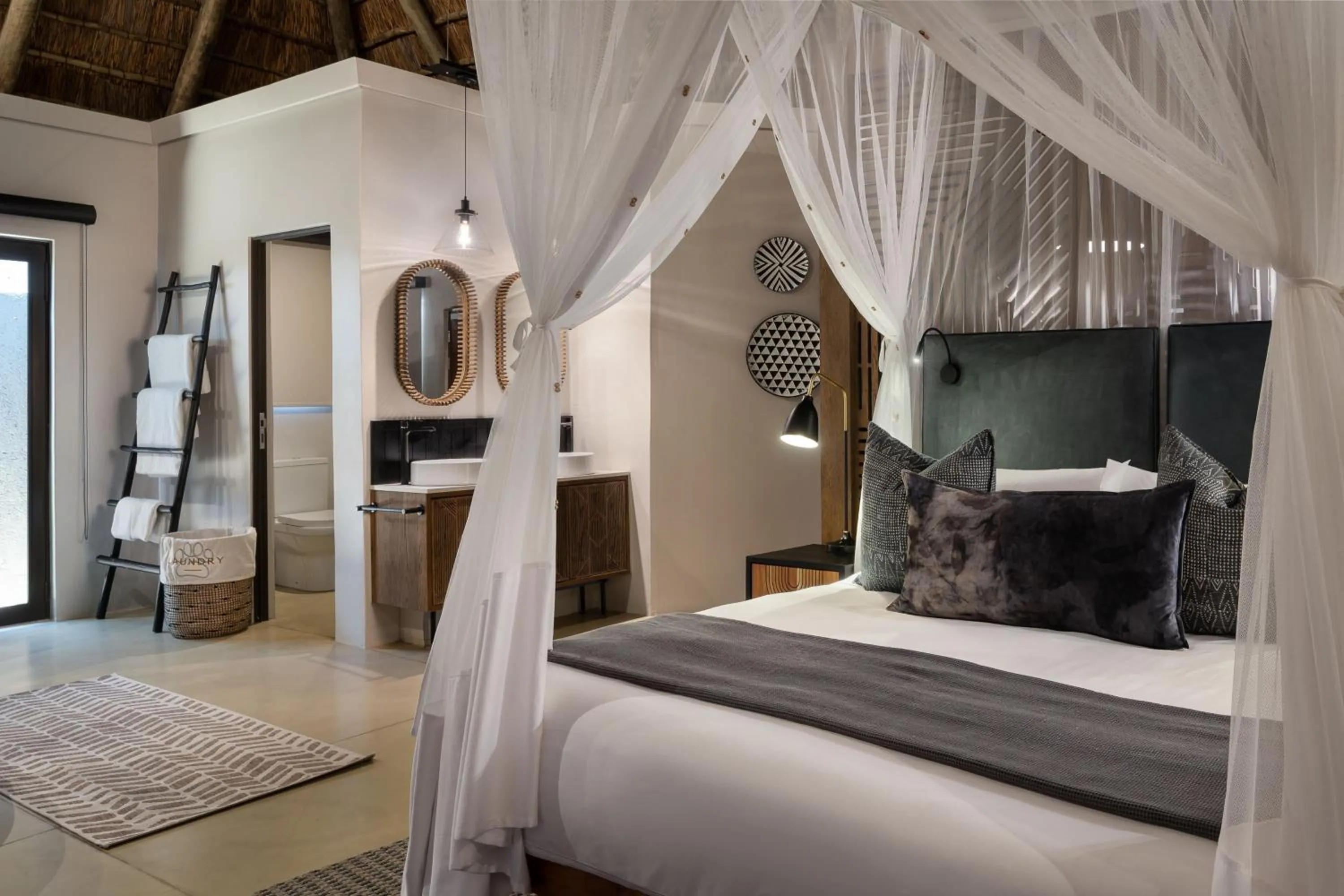 Photo of the whole room, Bed in Leopard Sands Kruger Park