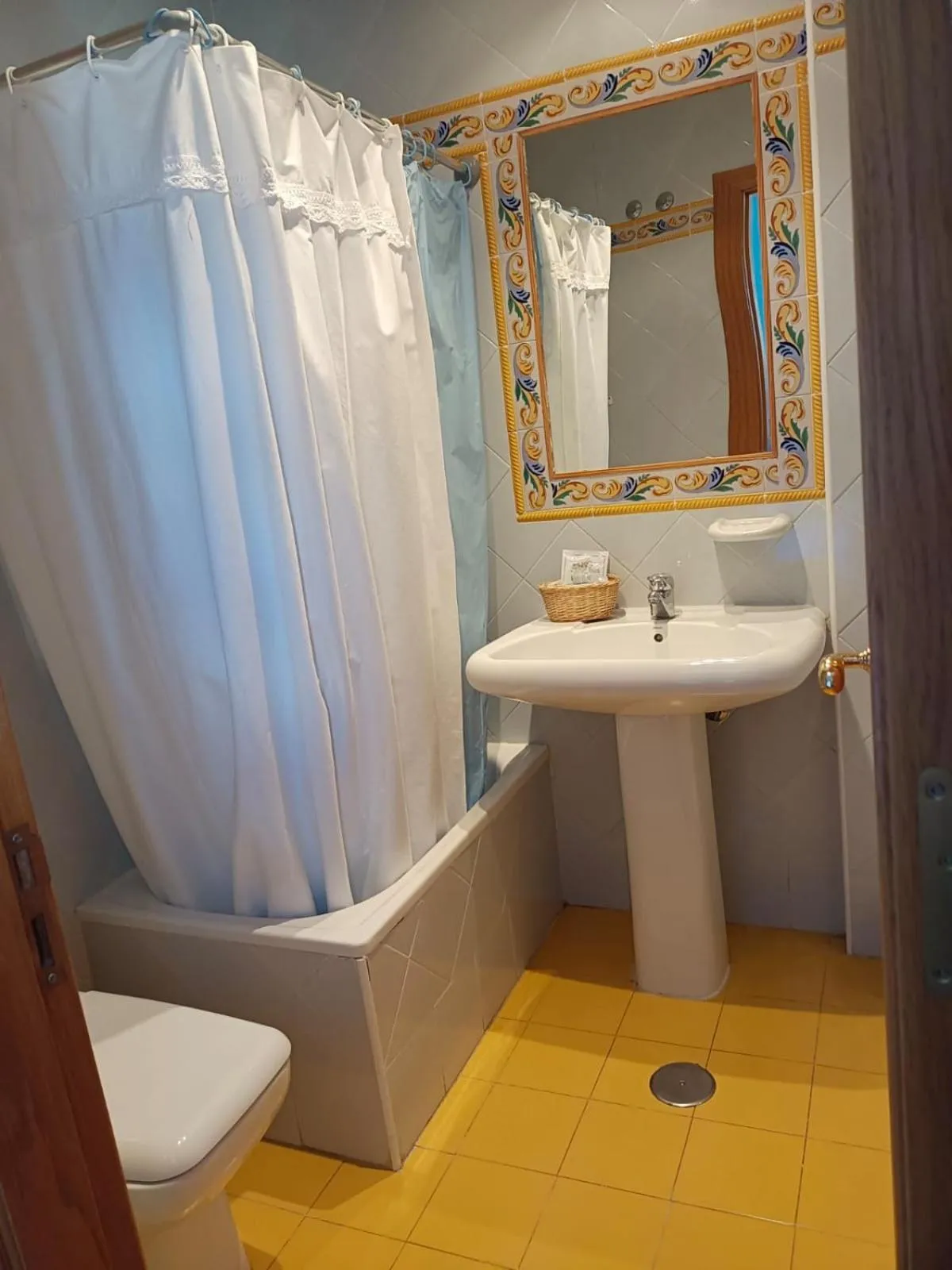 Toilet in Hotel Pico Espiguete