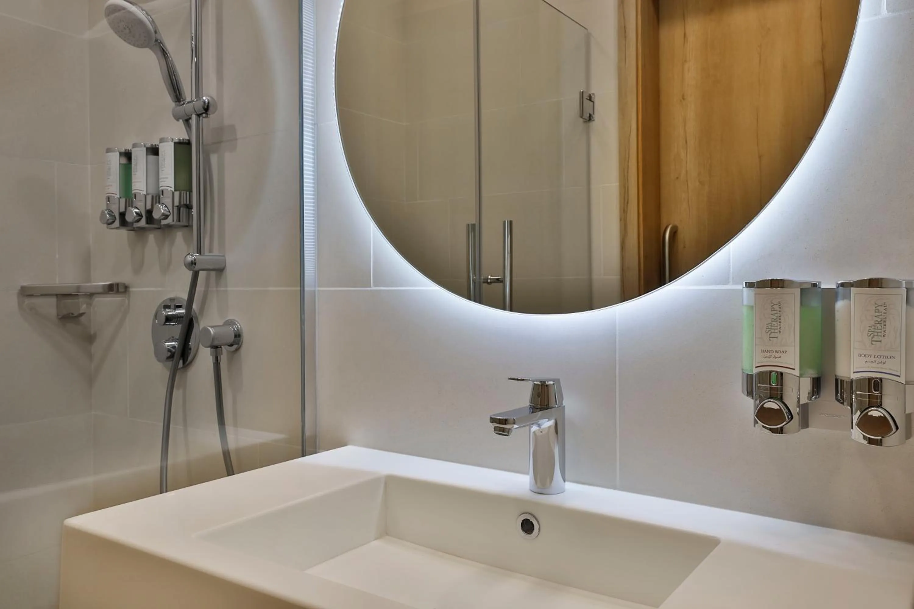 Bathroom in Hampton by Hilton Sharma NEOM Community 1
