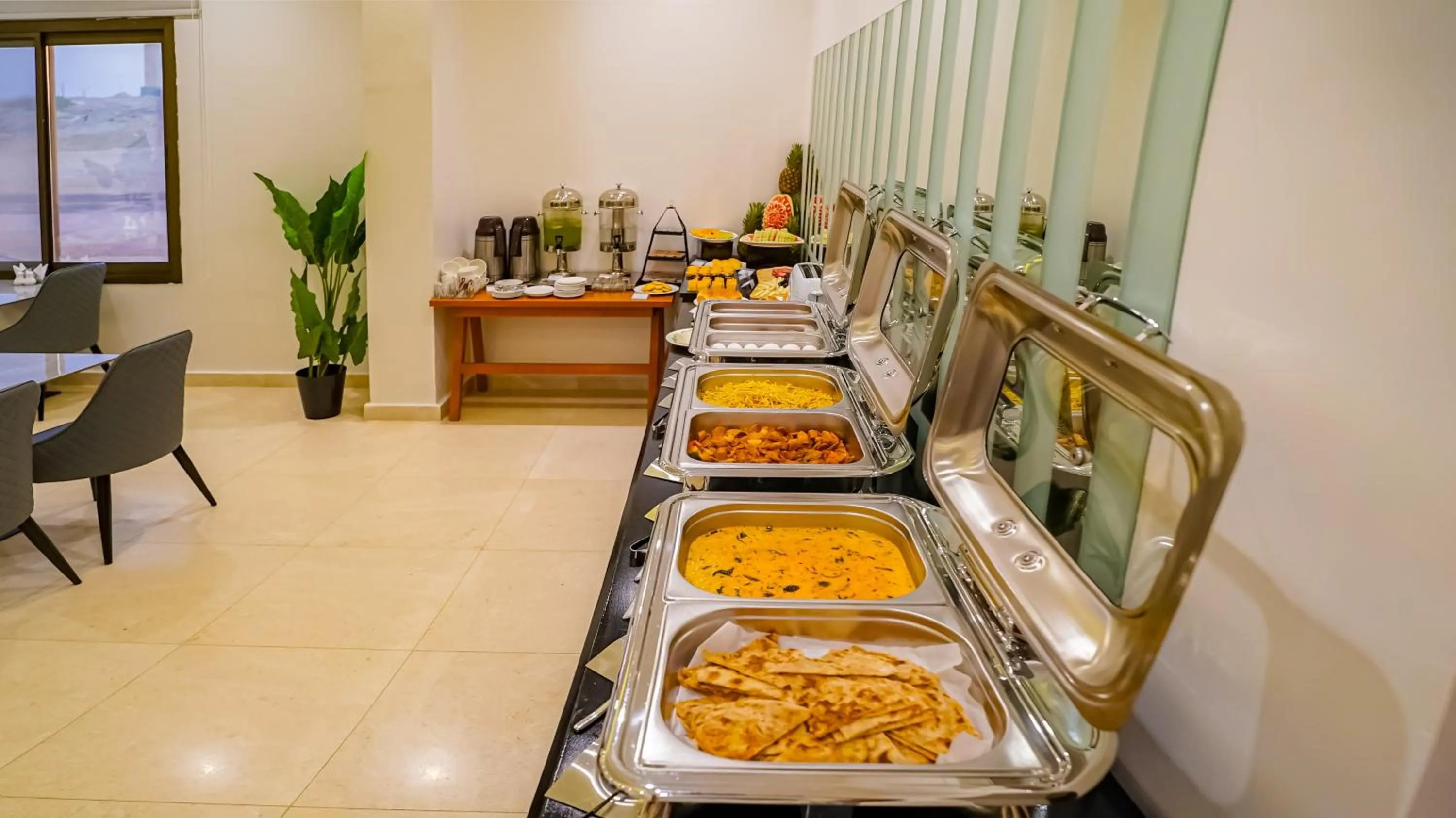 Restaurant/places to eat in Express City Hotel - Duqm