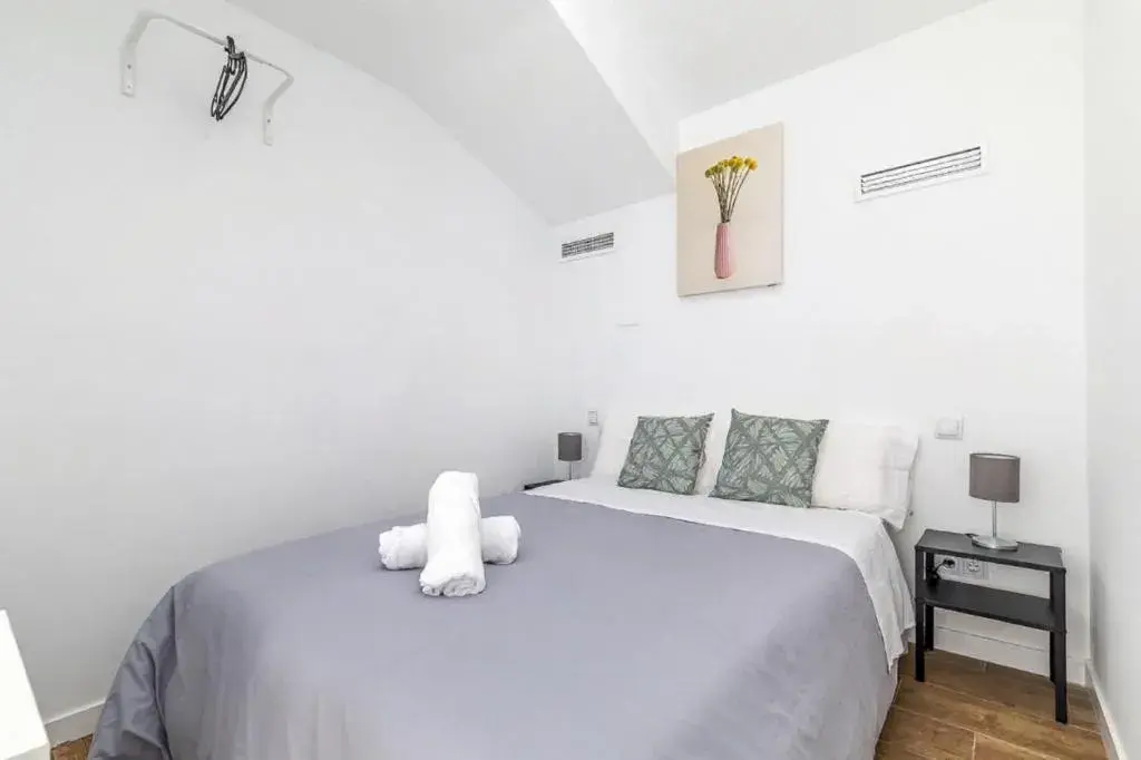 Double Room with Shared Bathroom in AYZ Luis Cabrera-Auto check-in property Double Room with Shared Bathroom in AYZ Luis Cabrera-Auto check-in property