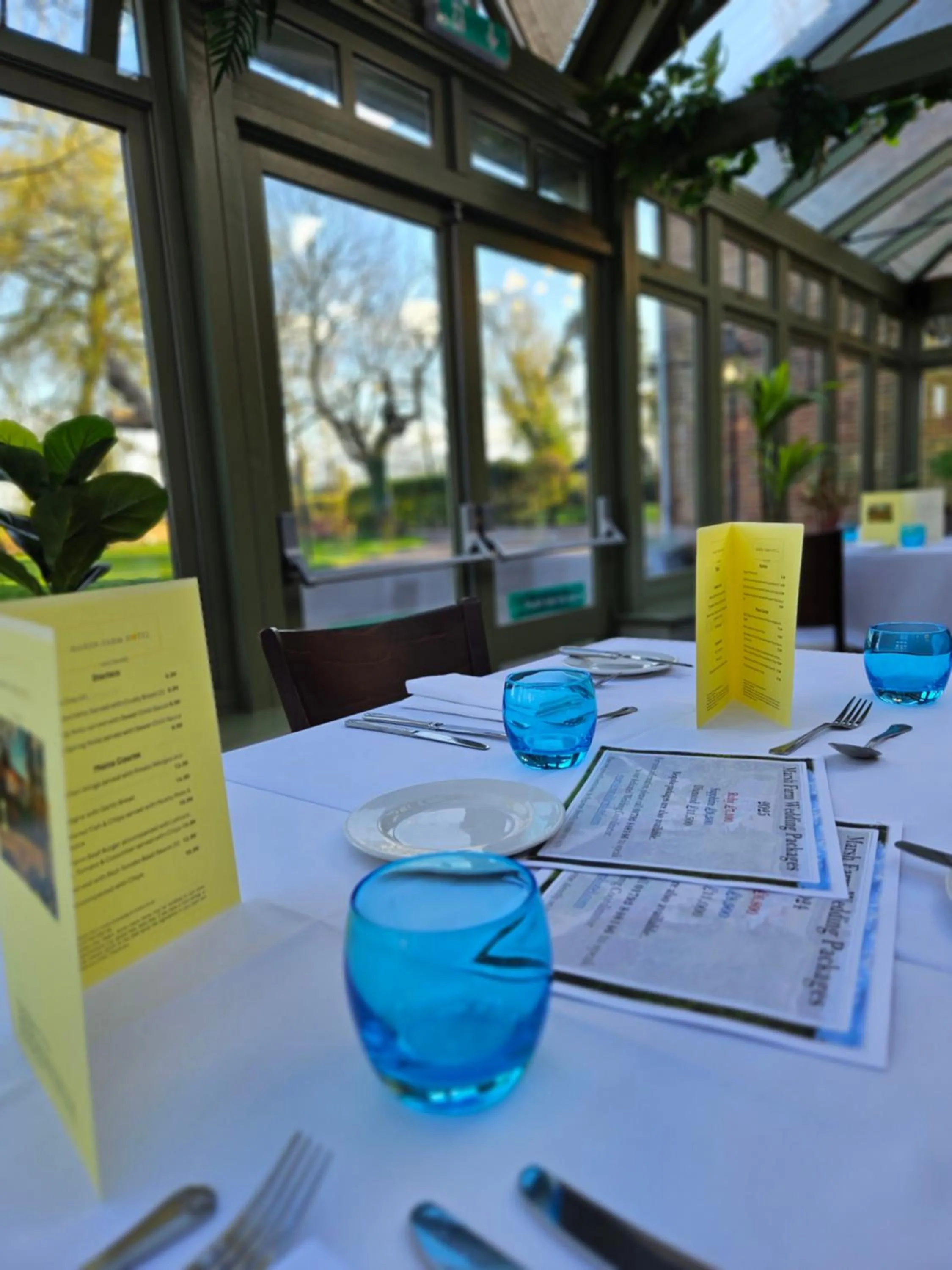 Restaurant/places to eat in Marsh Farm Hotel