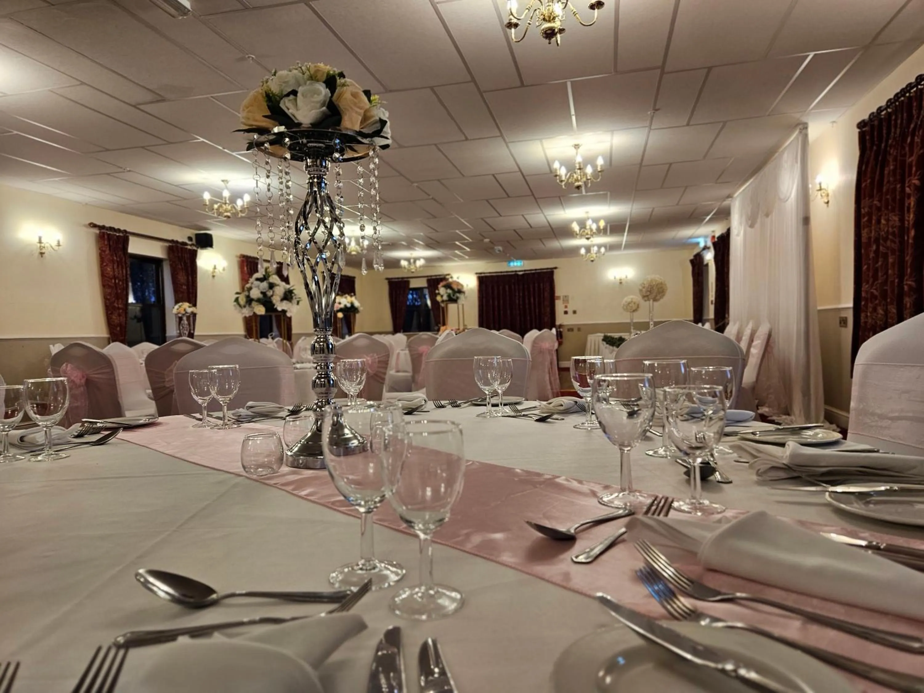 wedding in Marsh Farm Hotel